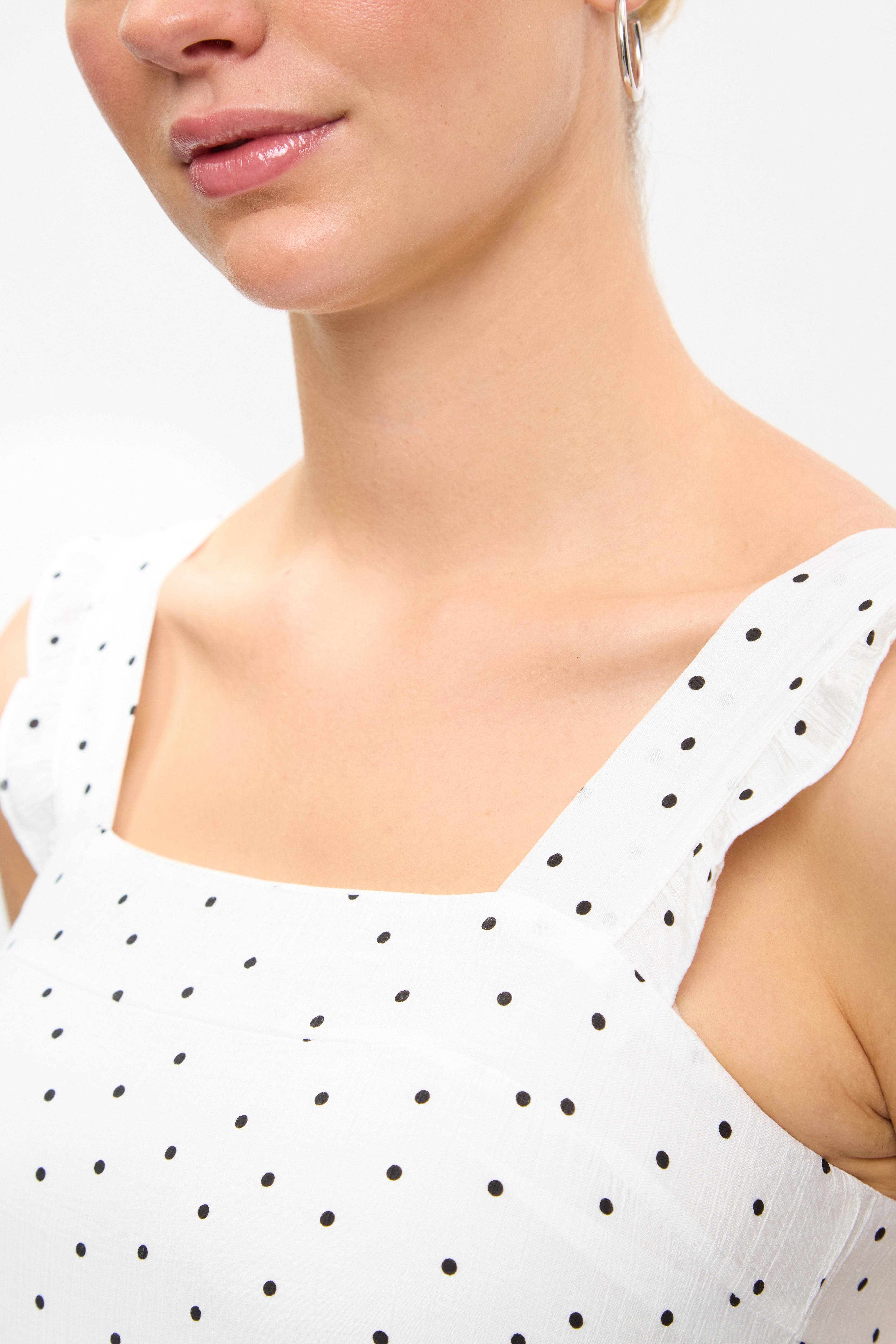 White and black polka dot ruffle trim tiered dress_4