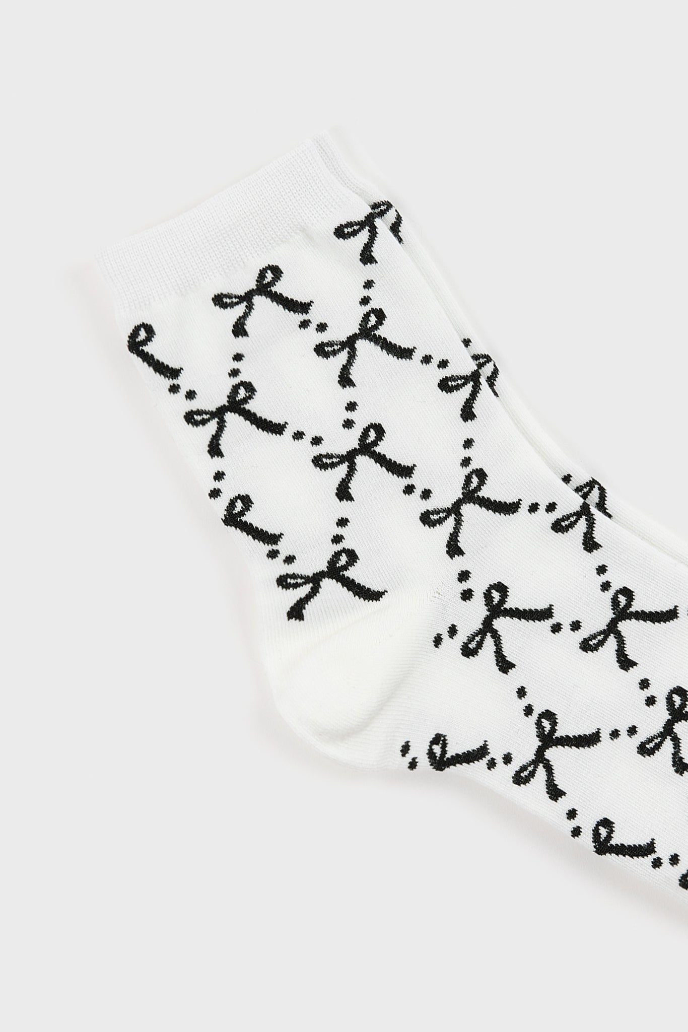 White and black ribbon and dots socks_4