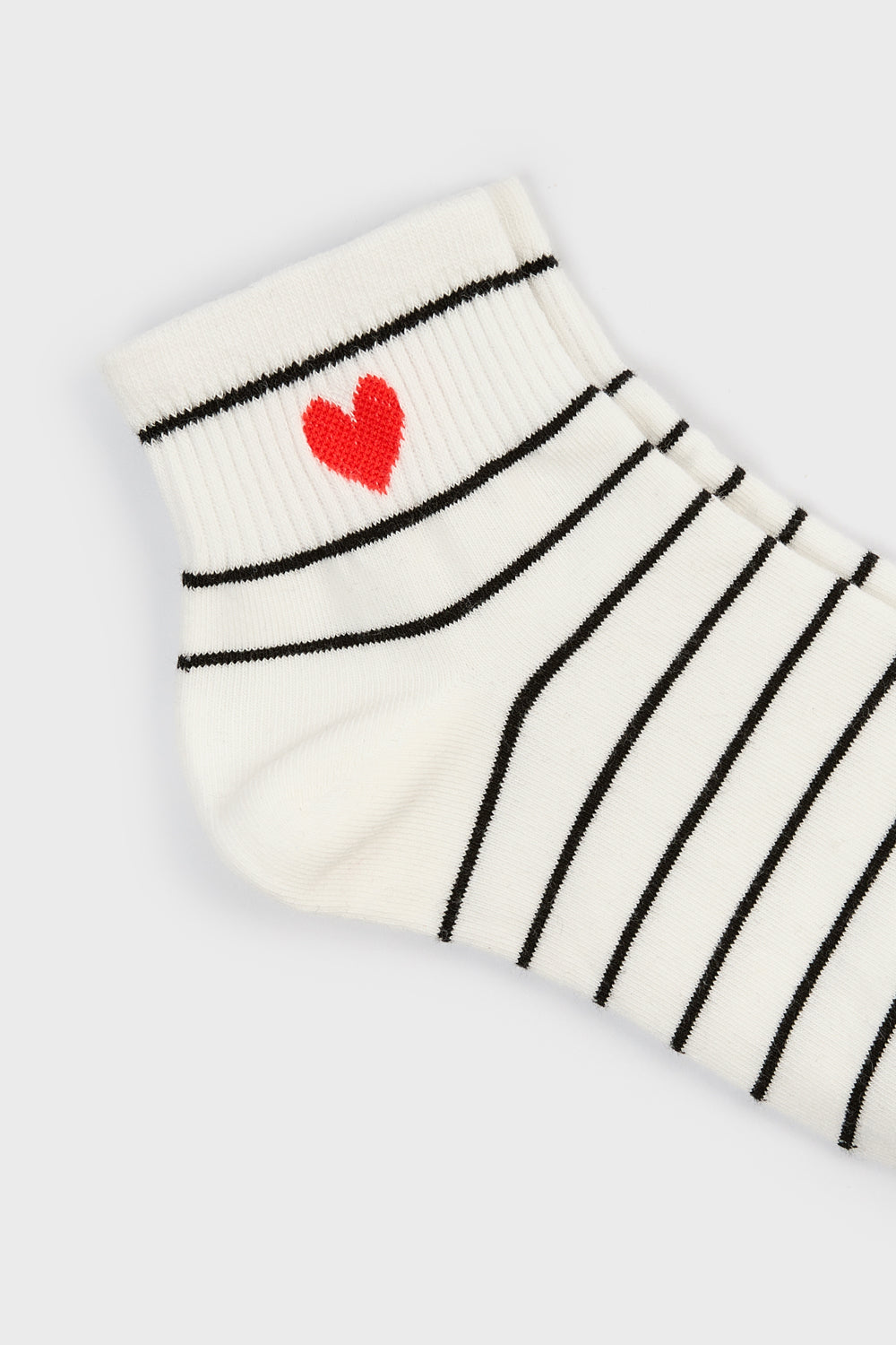 White and black striped heart ankle socks_4