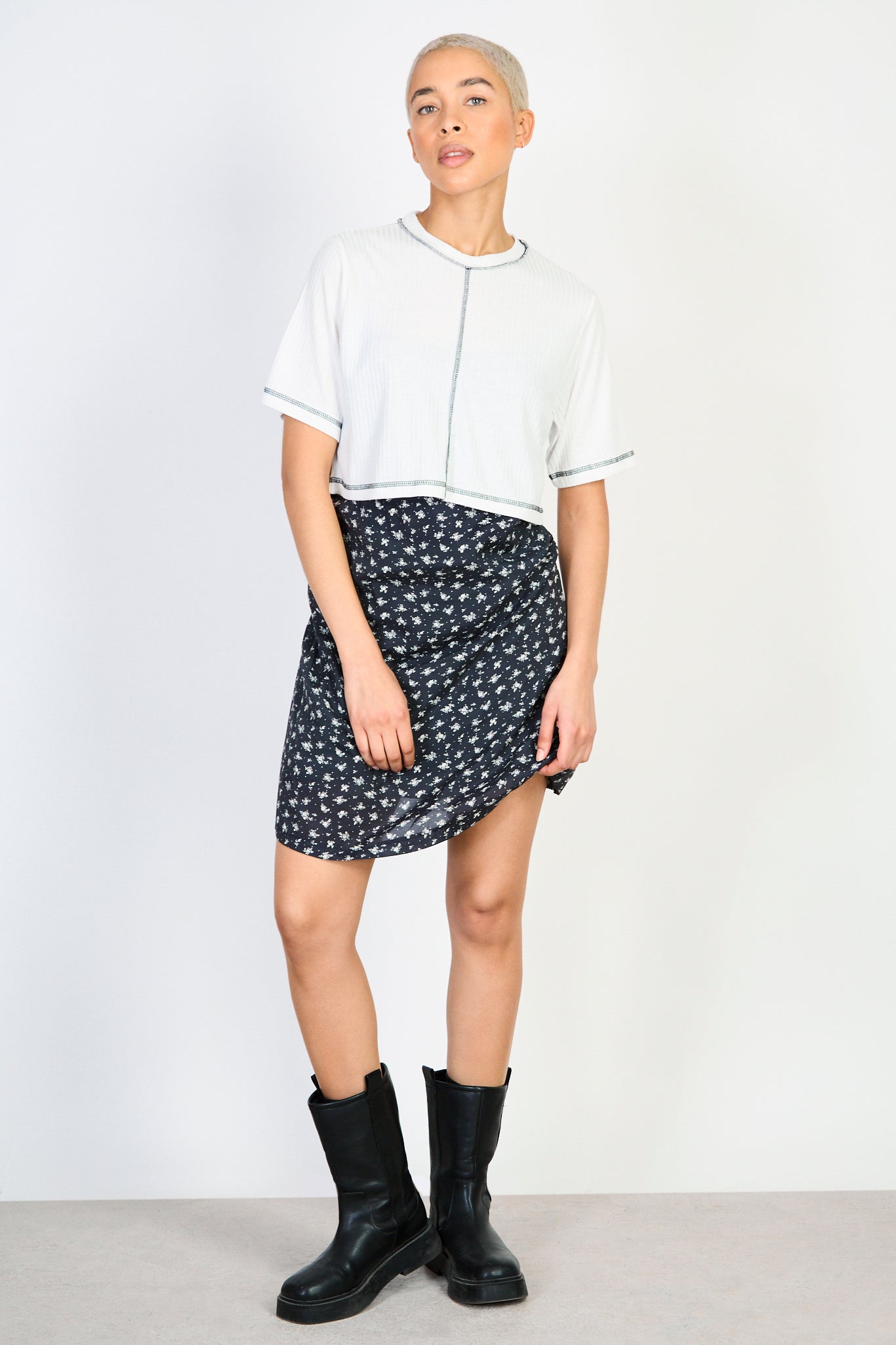 White and black trim cropped tee_4