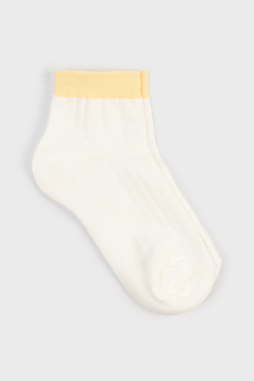 White and pale yellow contrast trim ankle socks_3