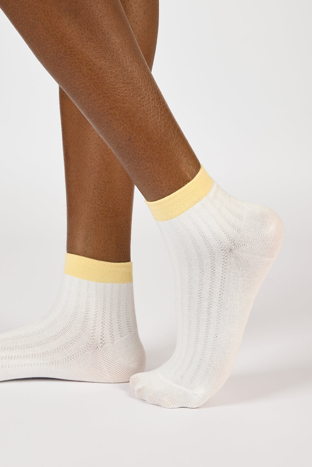 White and pale yellow contrast trim ankle socks_1