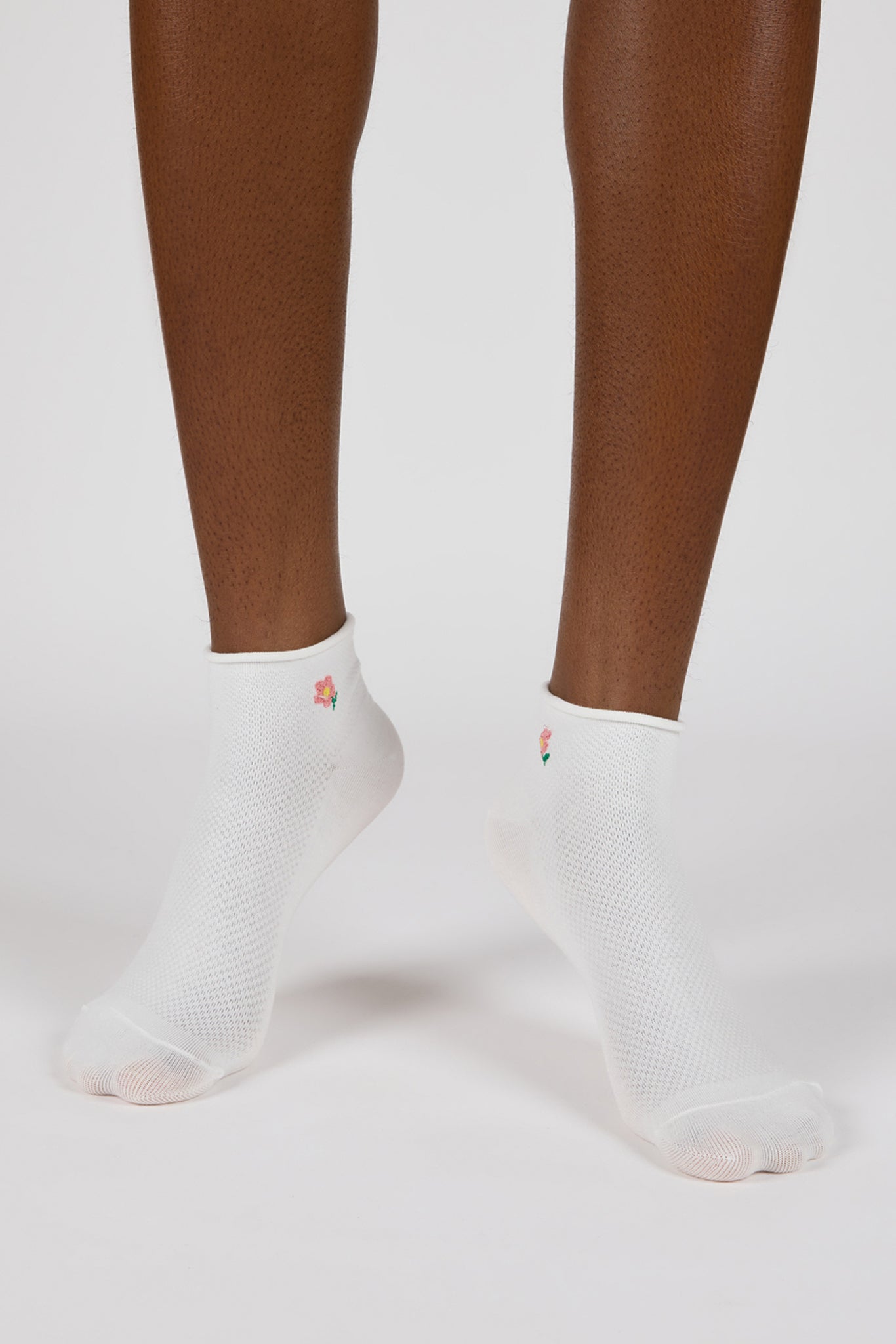 White and pink metallic flower ankle socks_2