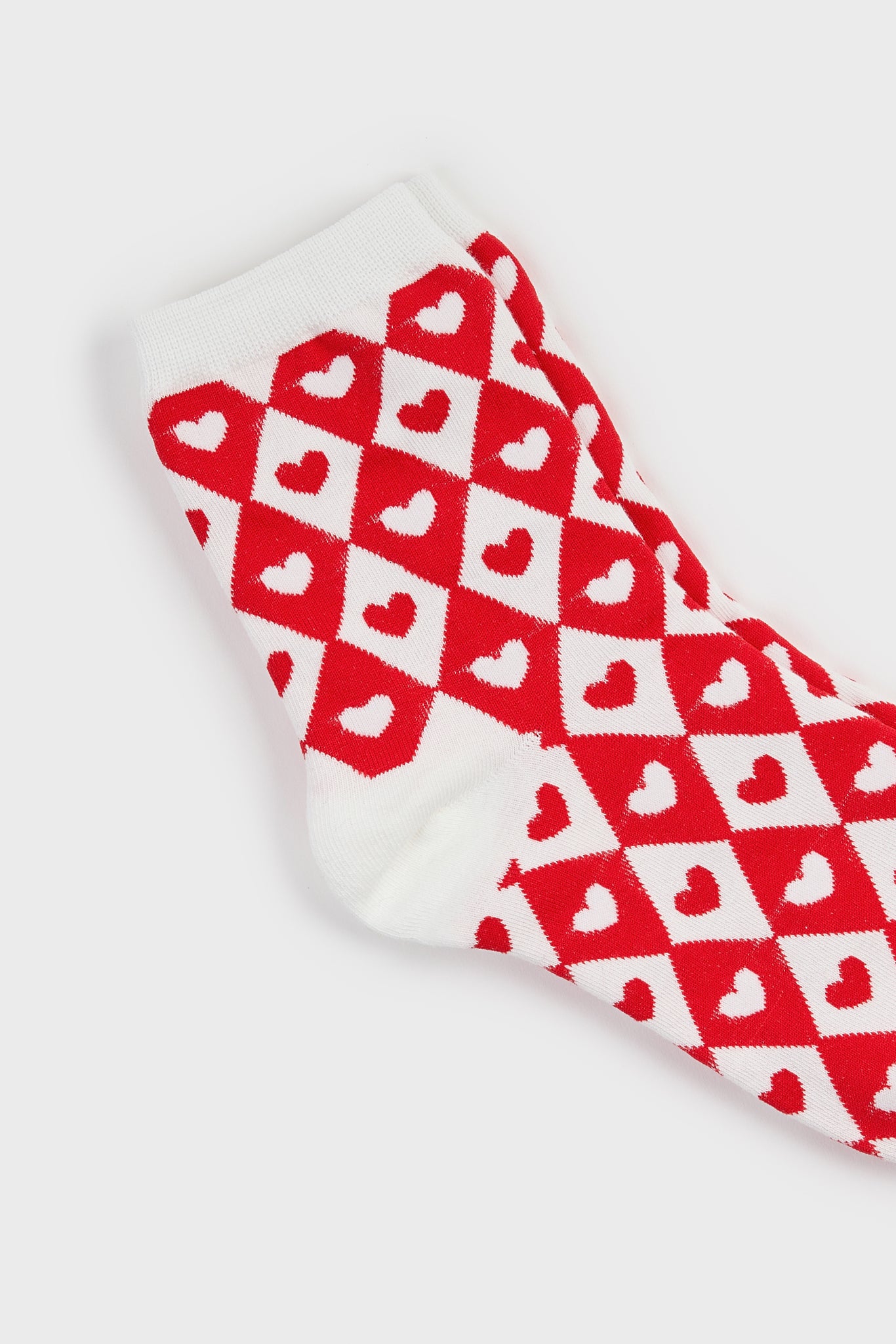 White and red diamond check heart socks_4