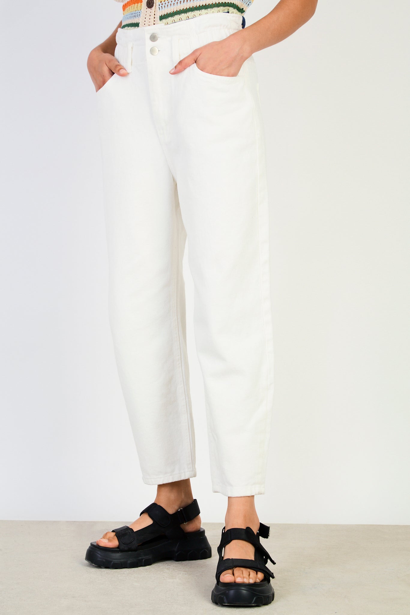White bag waist jeans_1