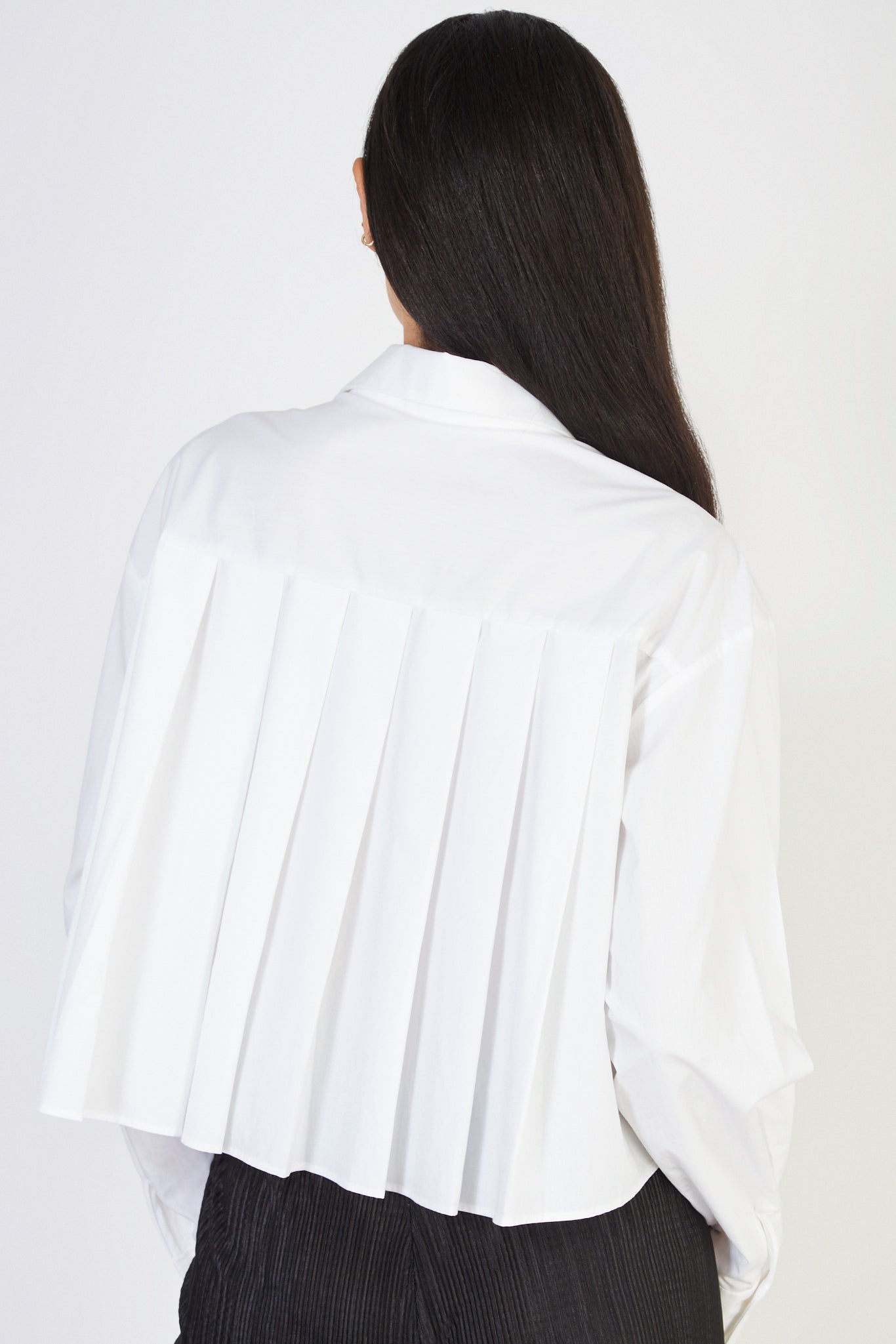 White box pleat back shirt_3