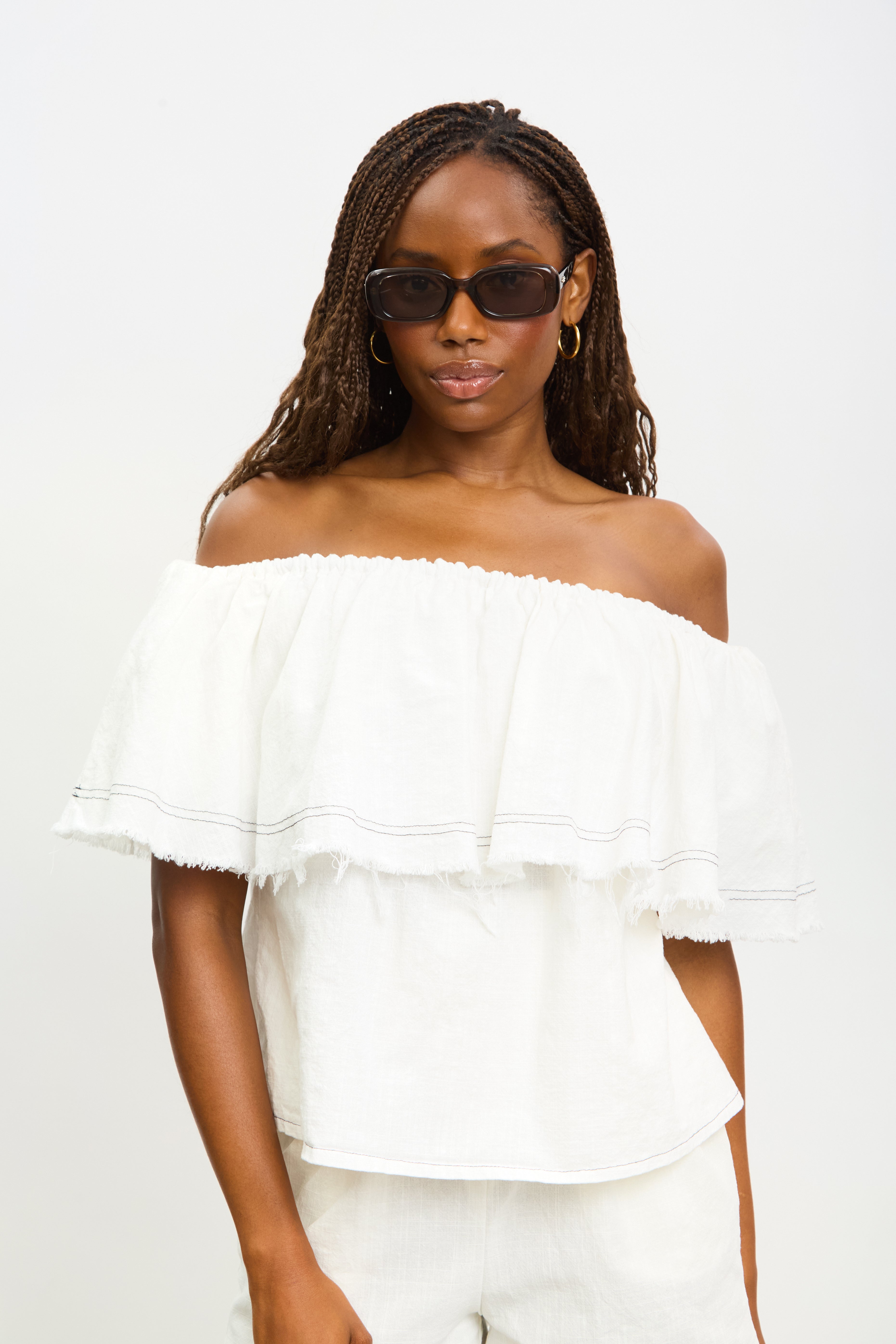 White contrast stitch raw hem blouse_2