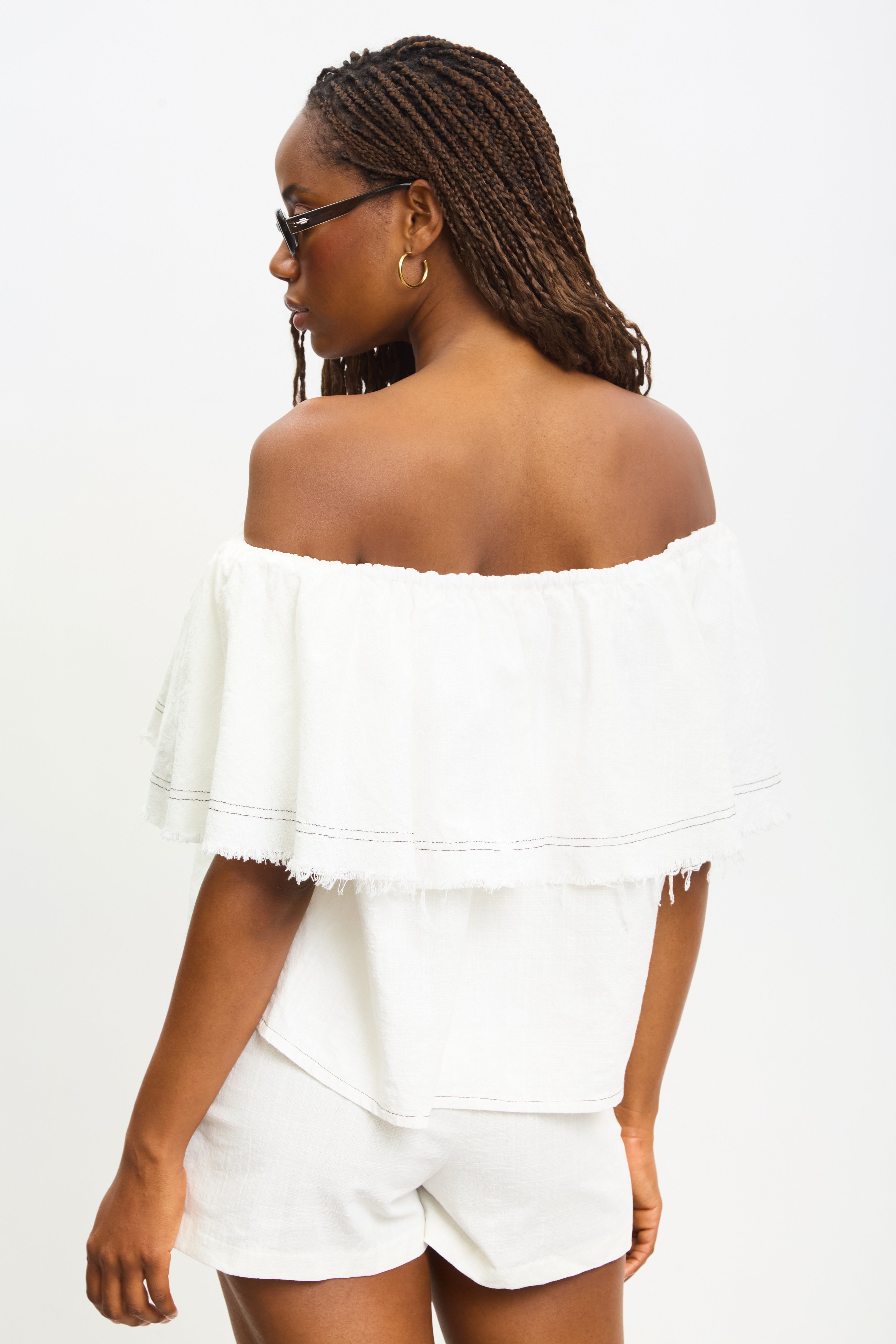 White contrast stitch raw hem blouse_3