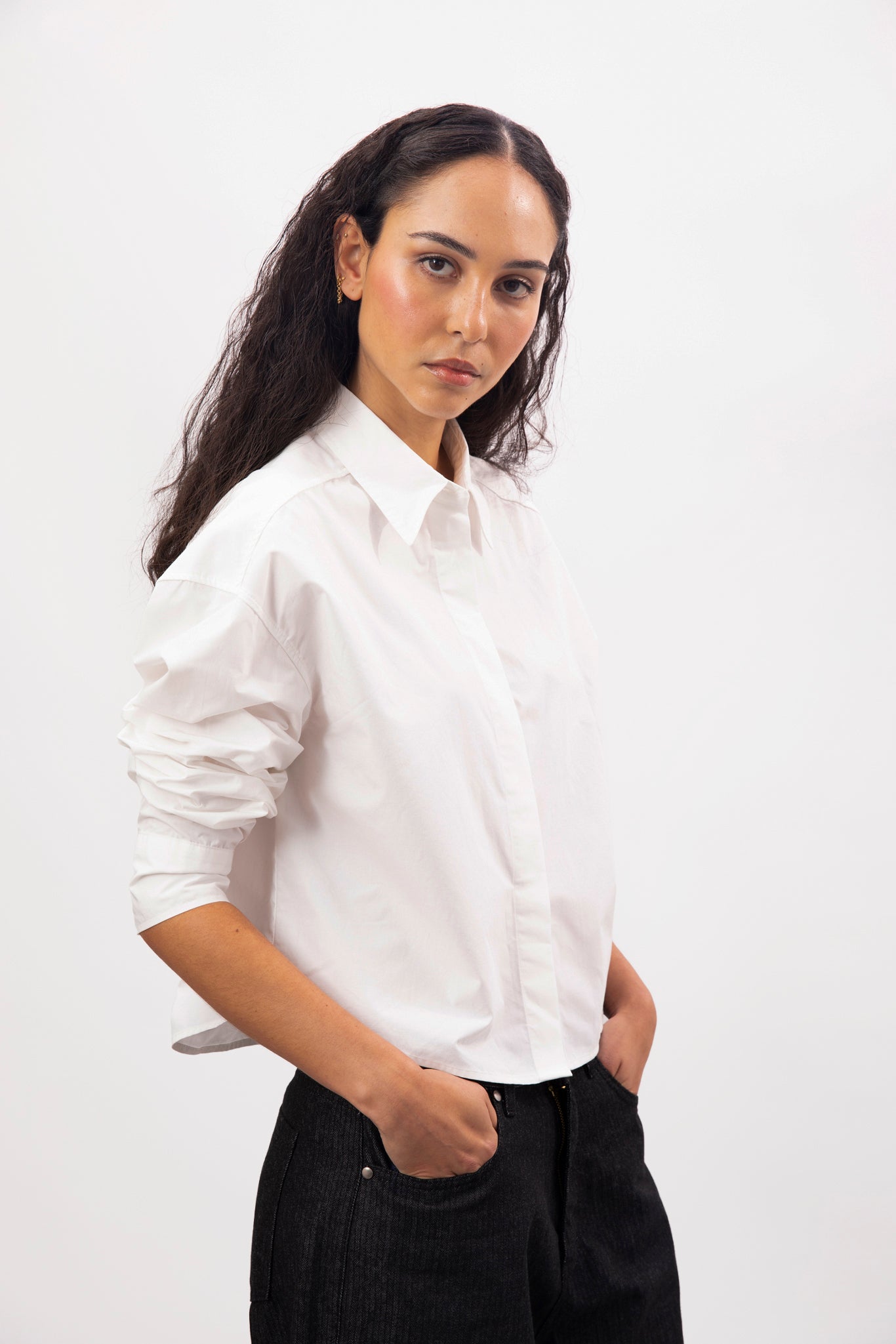 White cropped concealed button shirt_3