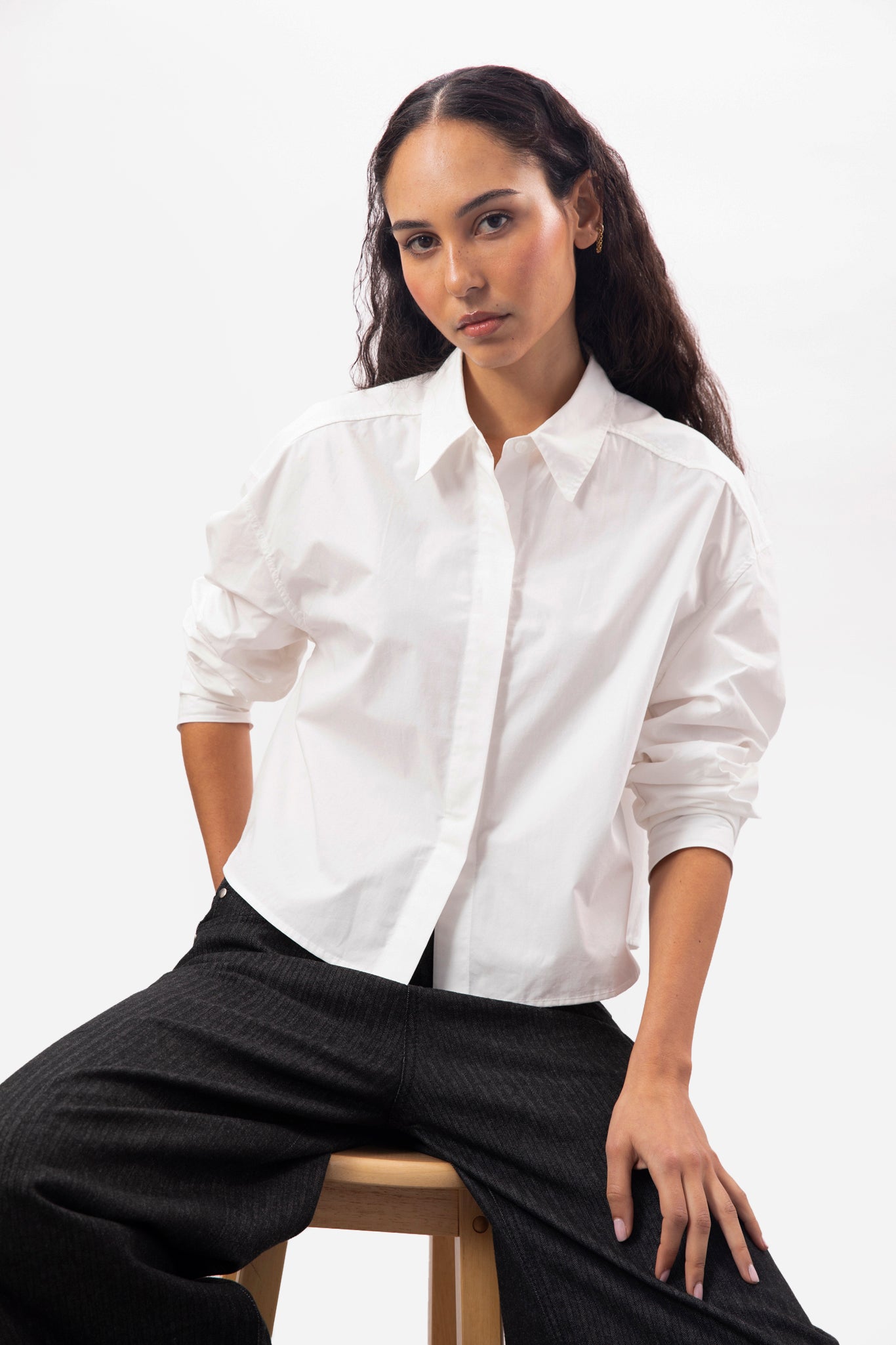White cropped concealed button shirt_1