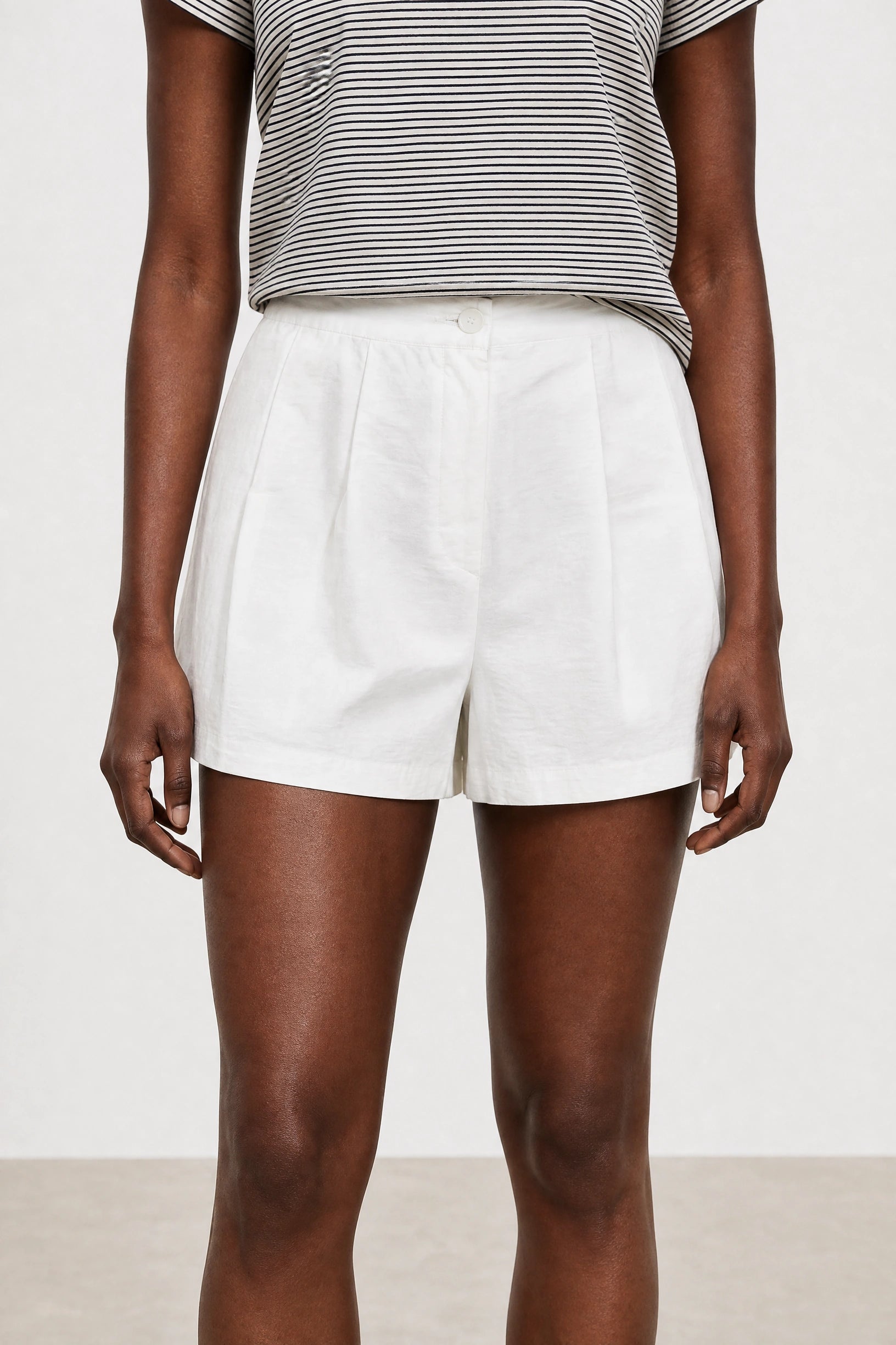 White double pleat tailored shorts_3