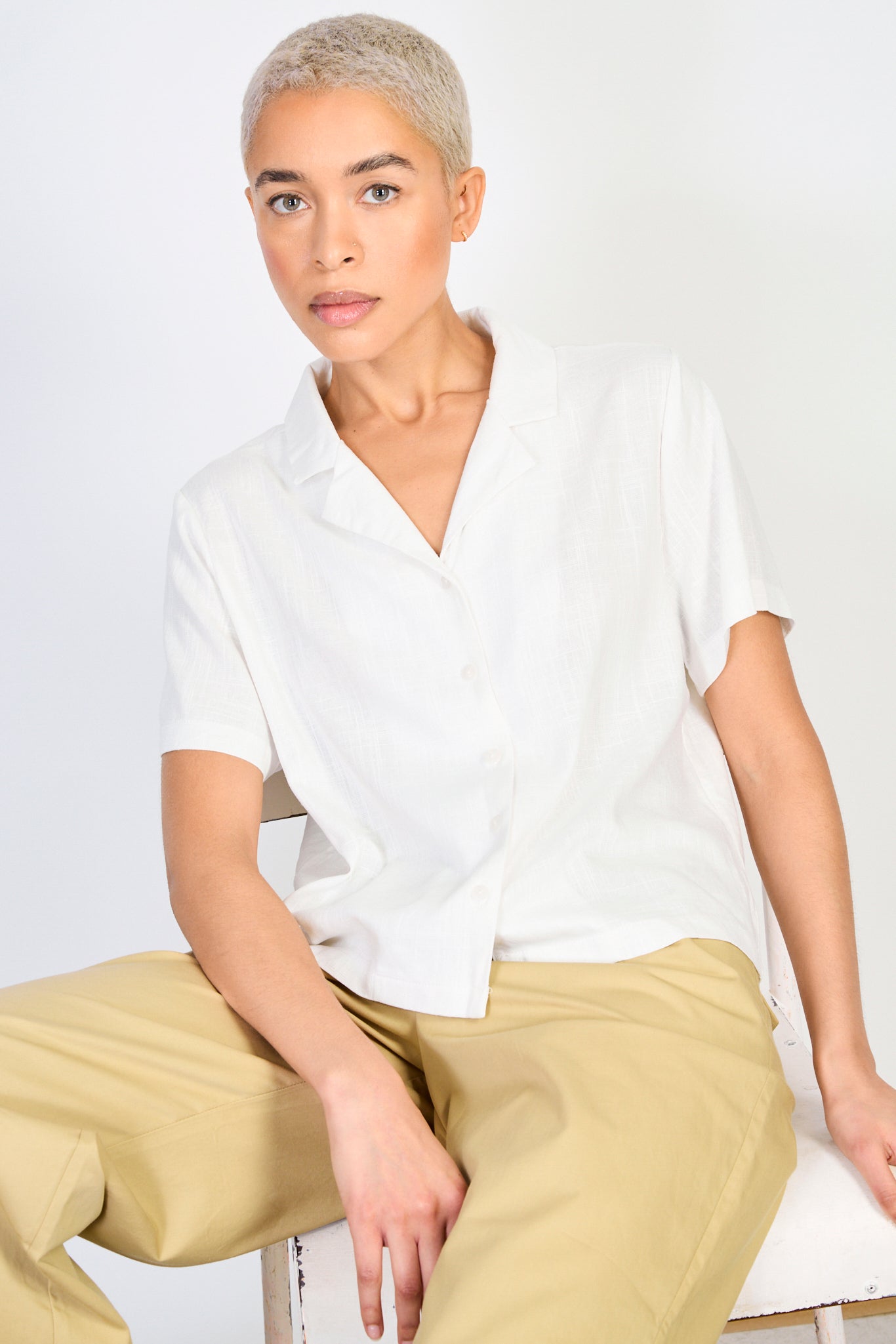 White linen blend short sleeved shirt blouse_5