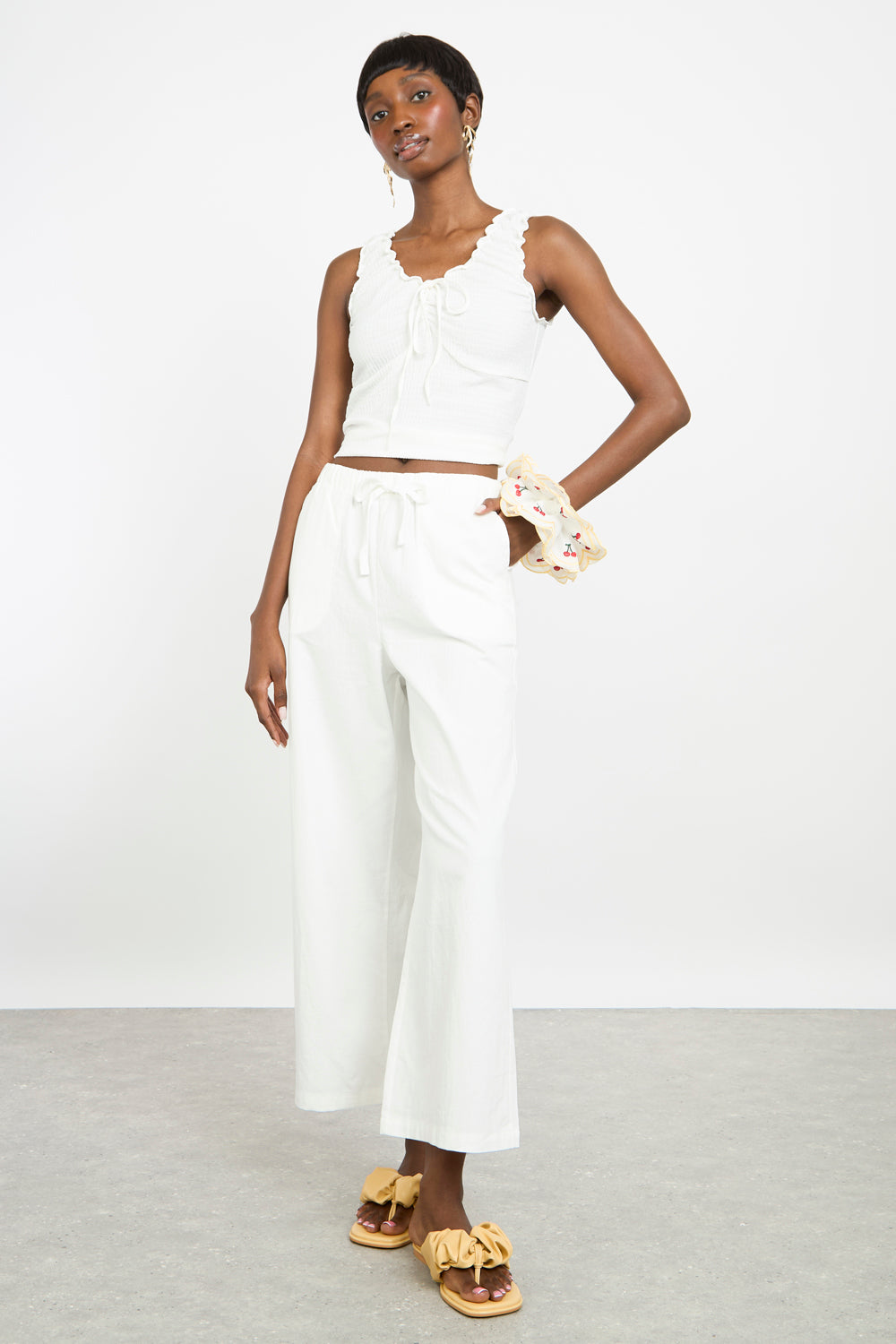 White linen blend wide leg drawstring trousers_4