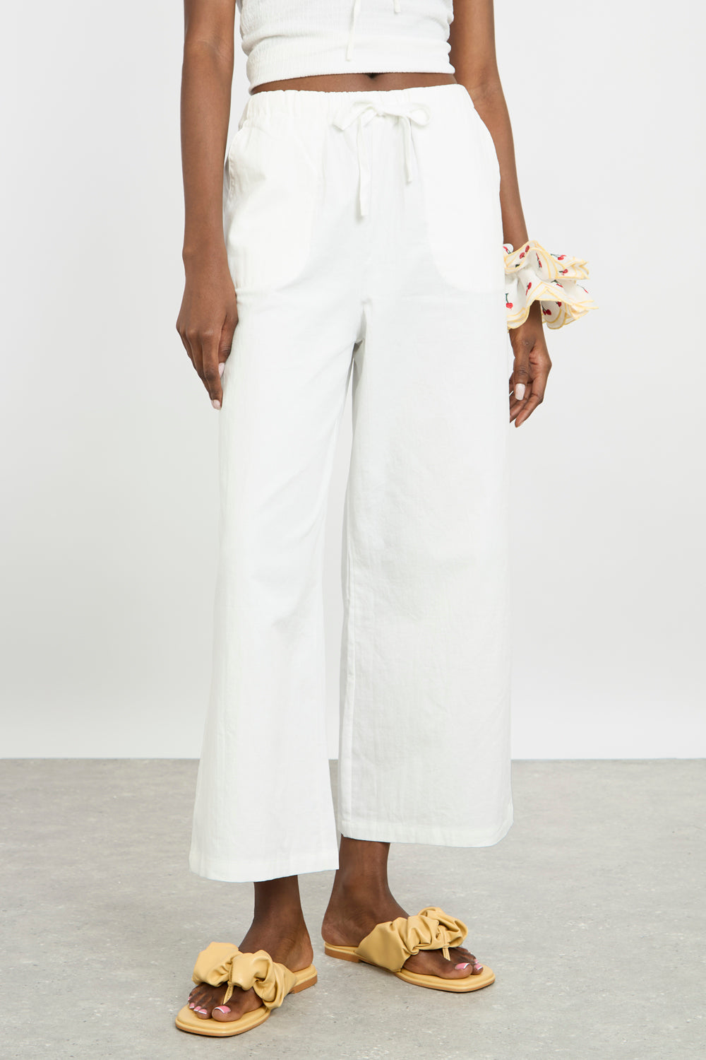 White linen blend wide leg drawstring trousers_1