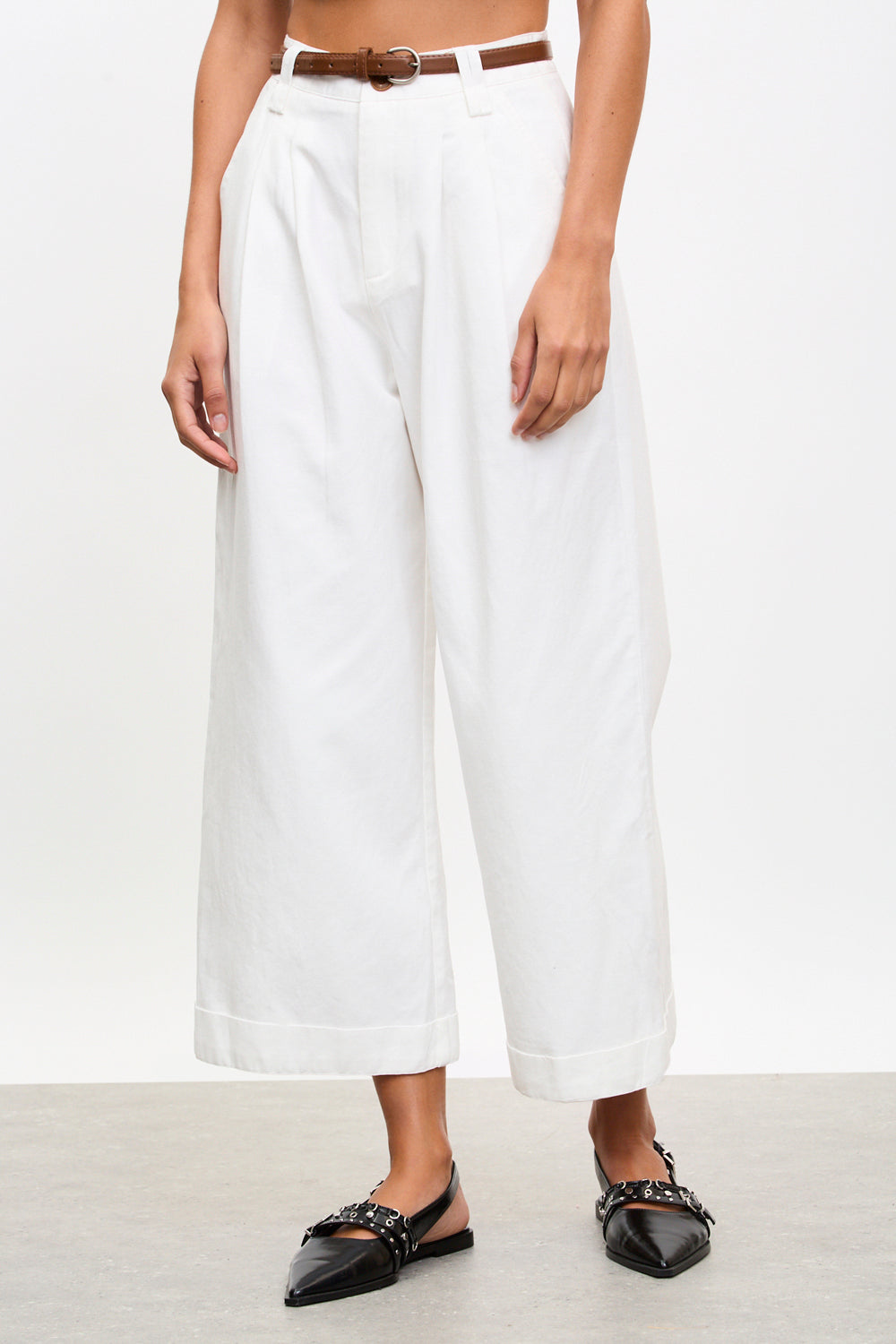 White pleated brown belted trousers_1