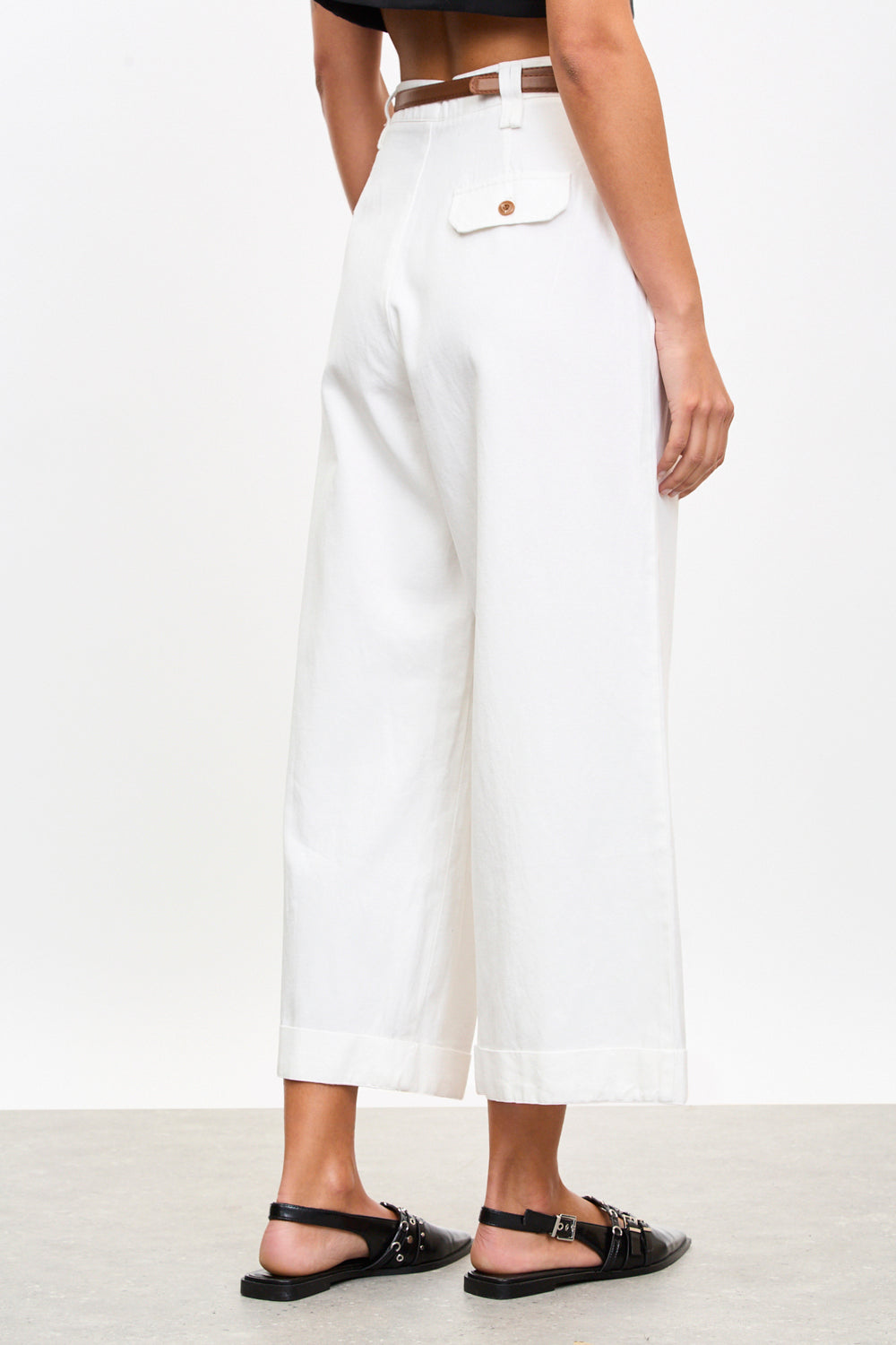 White pleated brown belted trousers_2