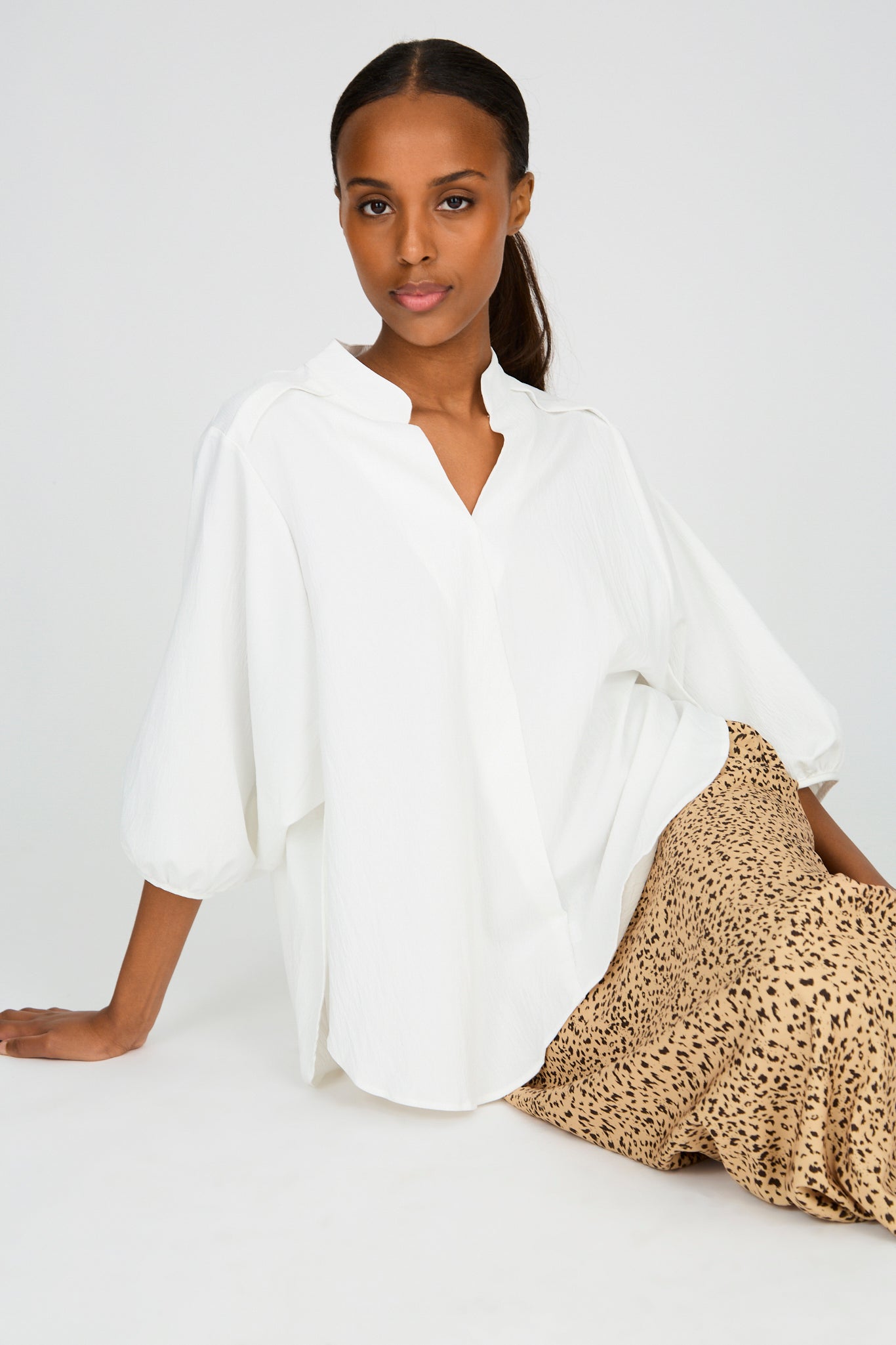 White round collar V tunic_5