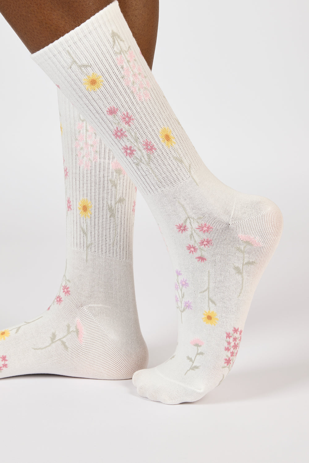 White scattered wild flower socks_2