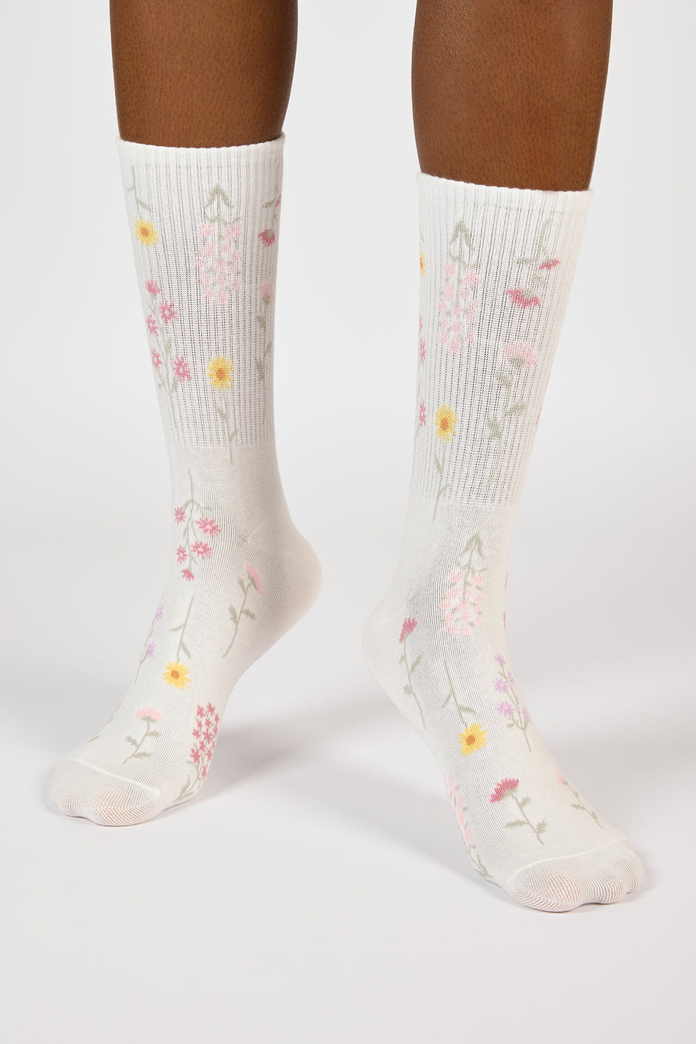 White scattered wild flower socks_1