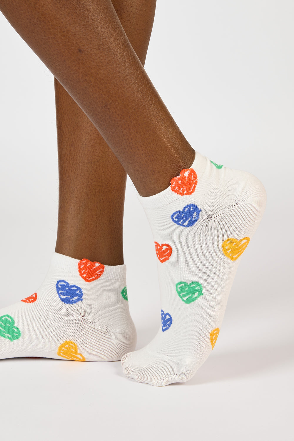 White scribble hearts pop socks_1