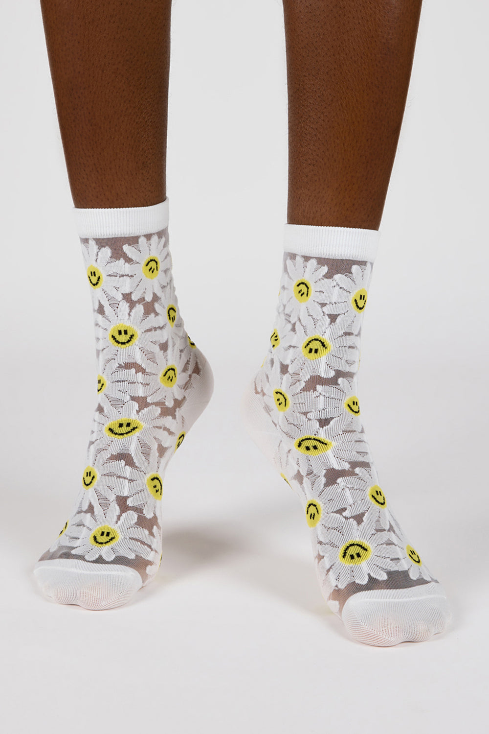 White sheer daisy smiley face socks_2