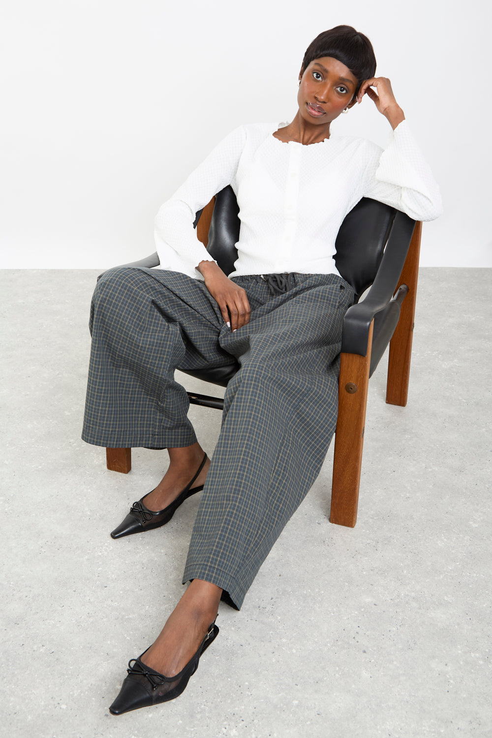 White textured round neck button front top_4