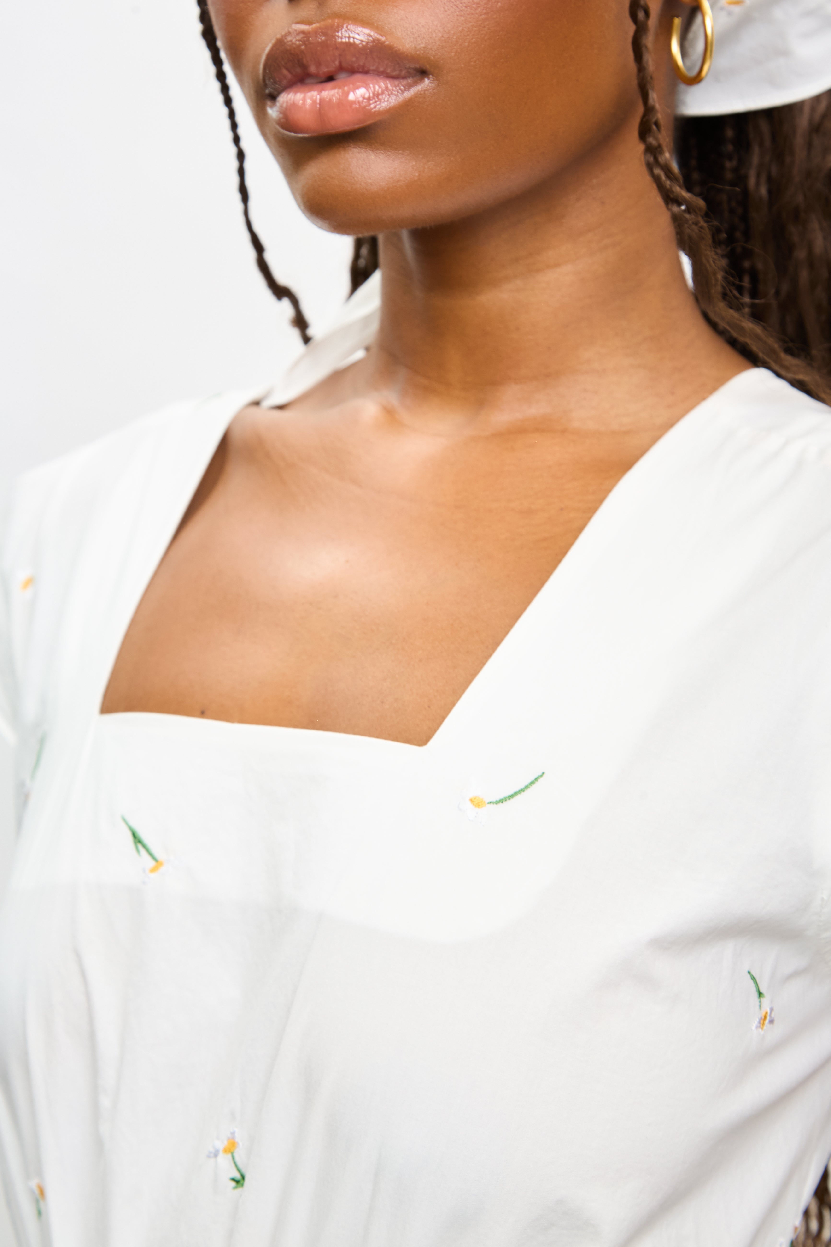 White tiny embroidered flower dress_4