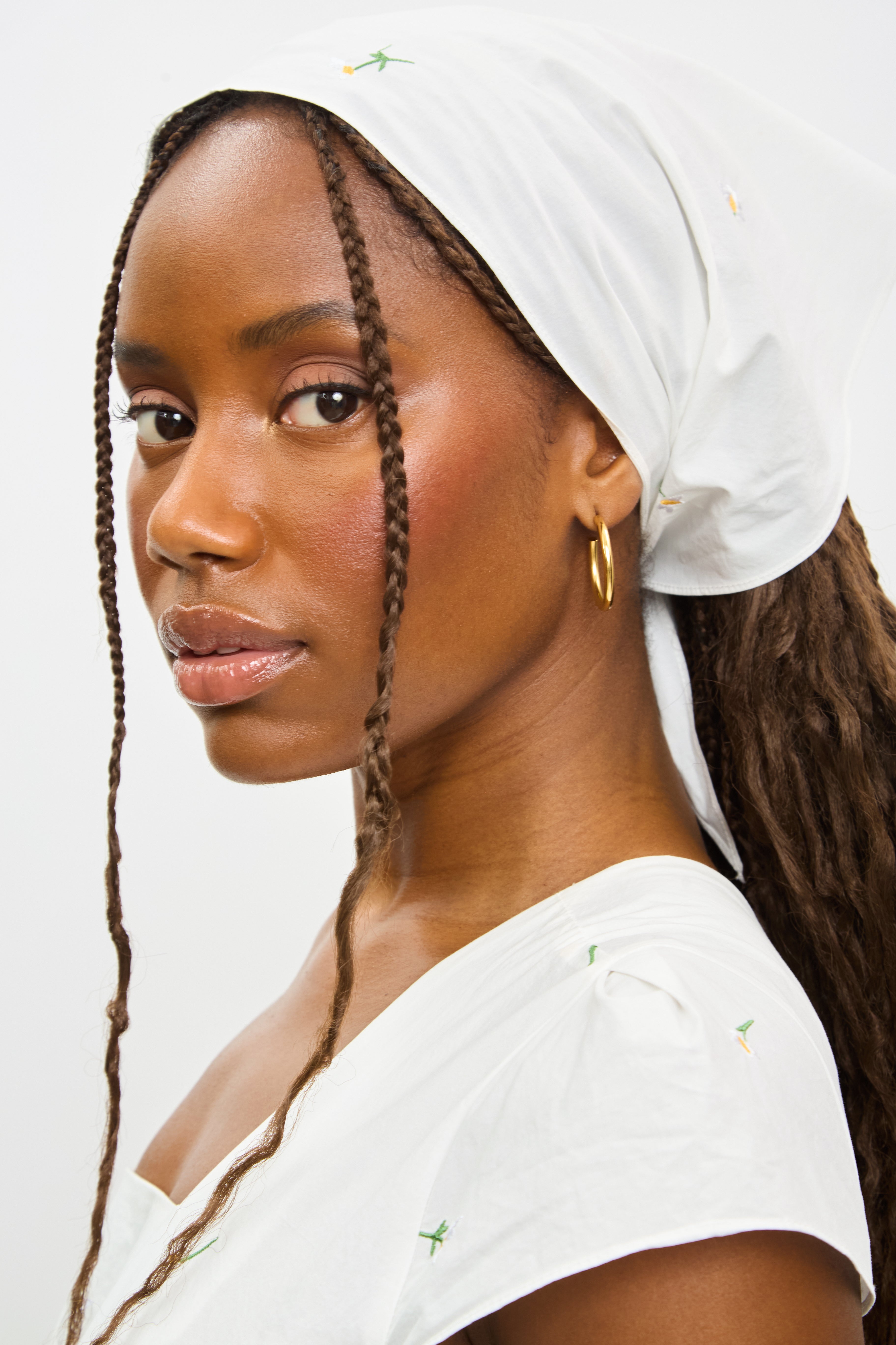 White tiny embroidered flower dress_5