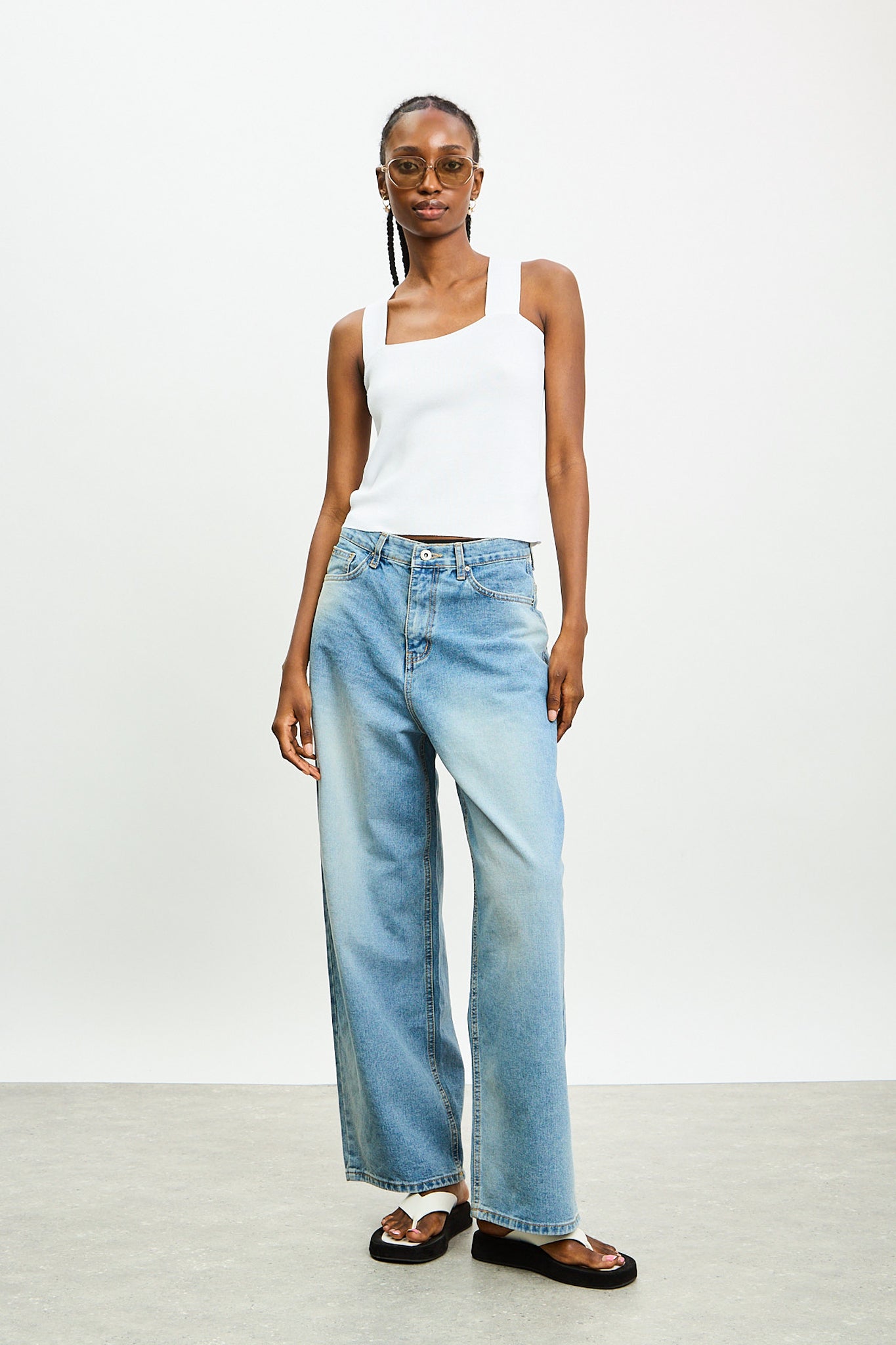 White wide strap cross back knit tank_4