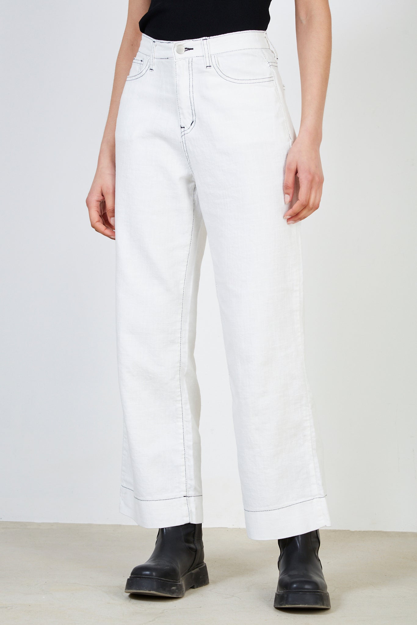 White and black lightweight wide leg contrast stitch jeans_1