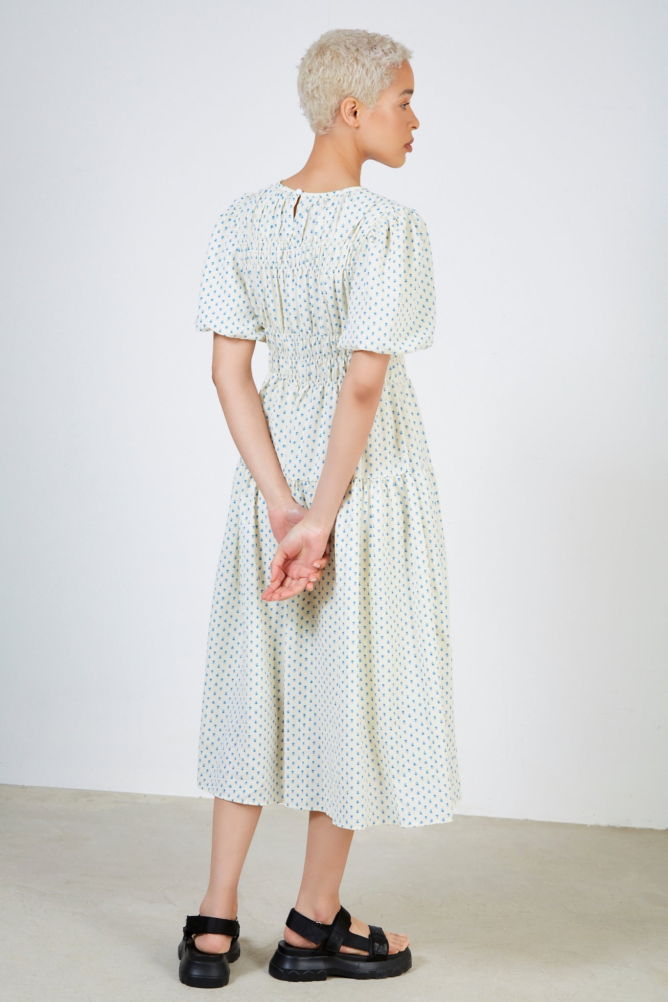 White and blue flower smocked dress_2