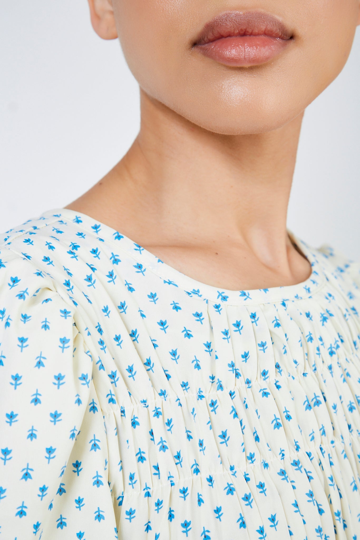 White and blue flower smocked dress_4