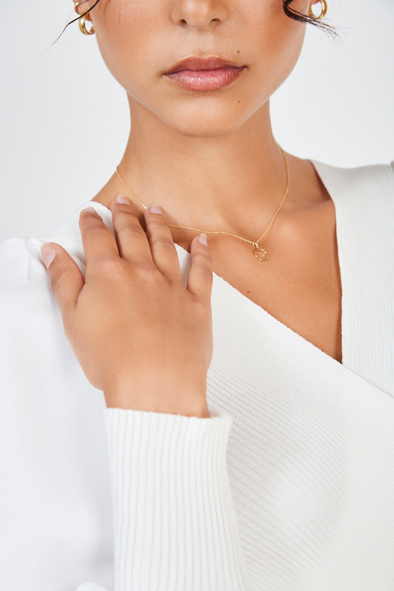 White contrast satin sleeved top_5