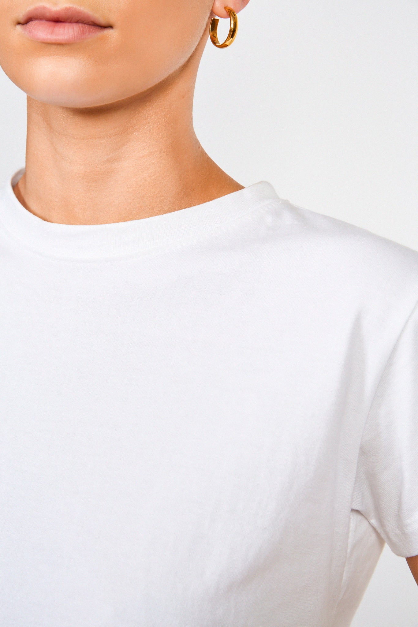 White crew neck t-shirt