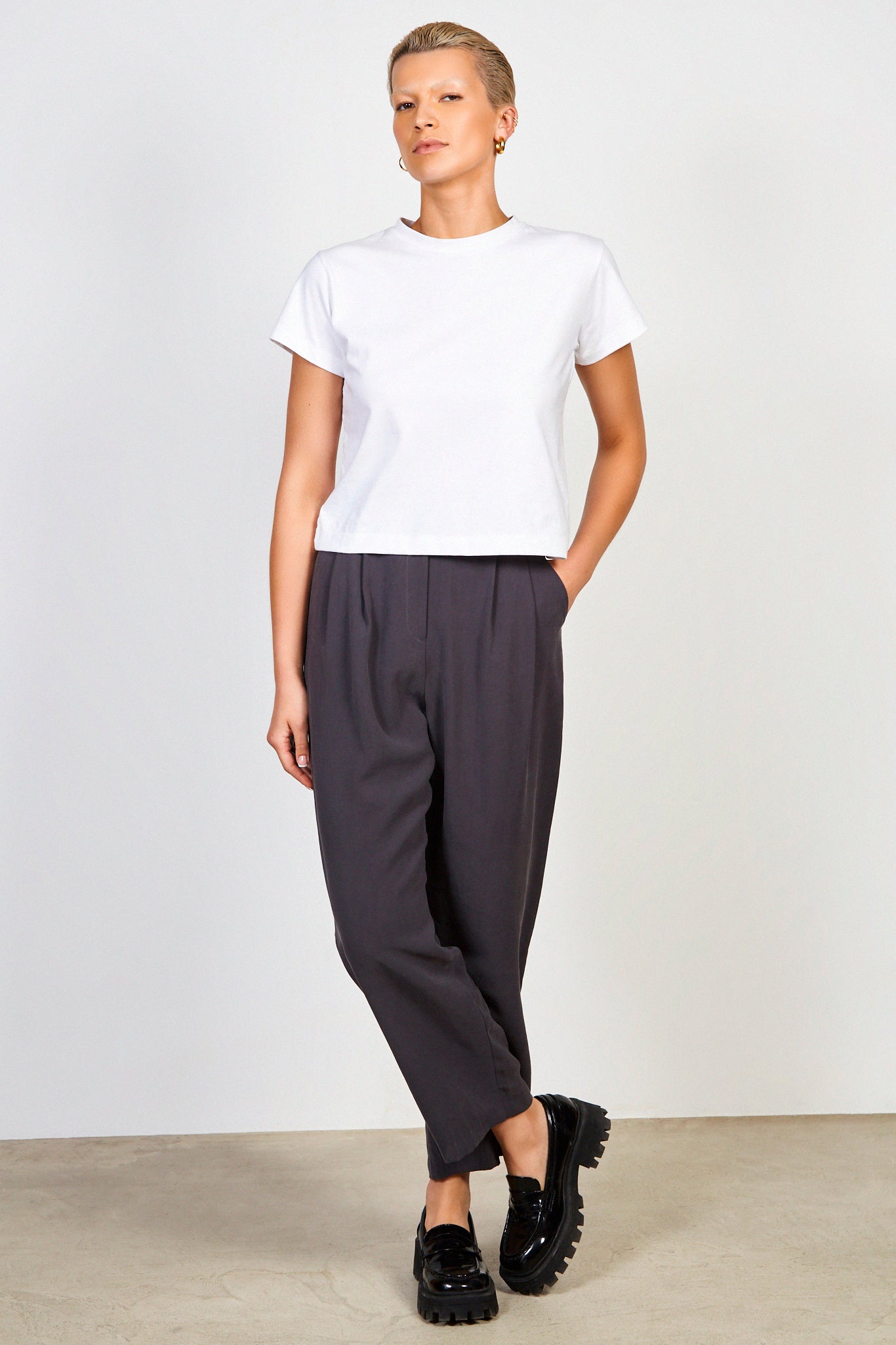 White crew neck t-shirt_5