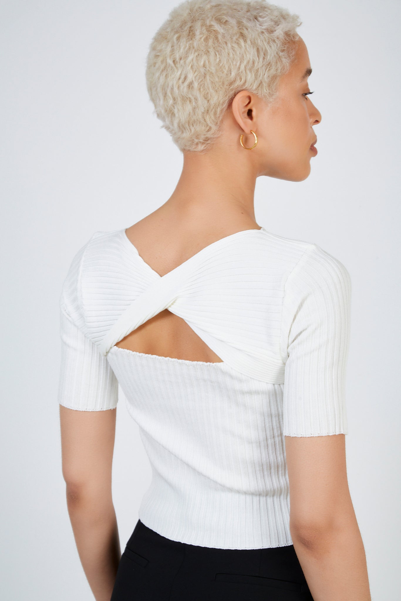 White cross panel peek front knit tee_2