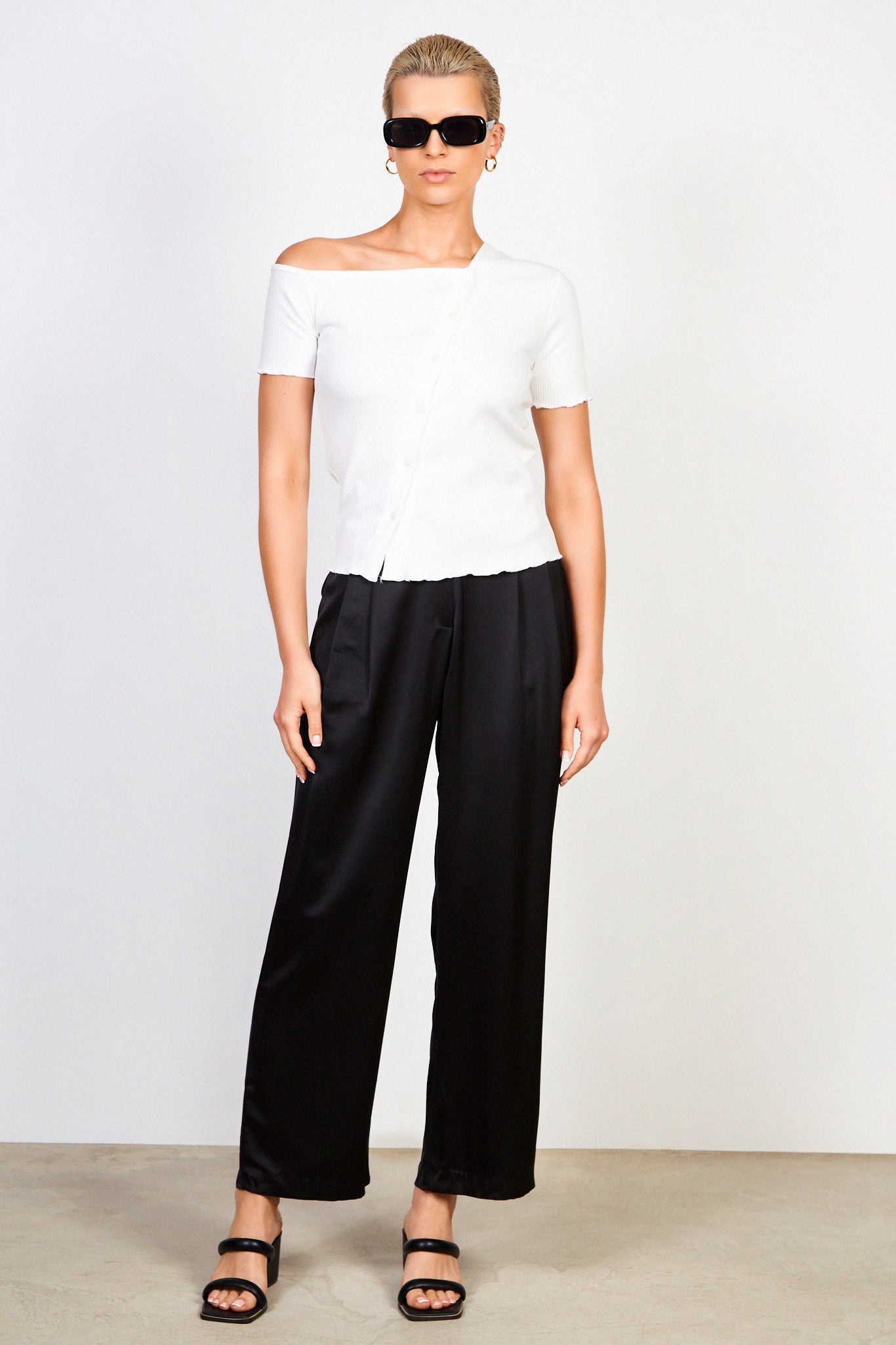 White diagonal button tee_3