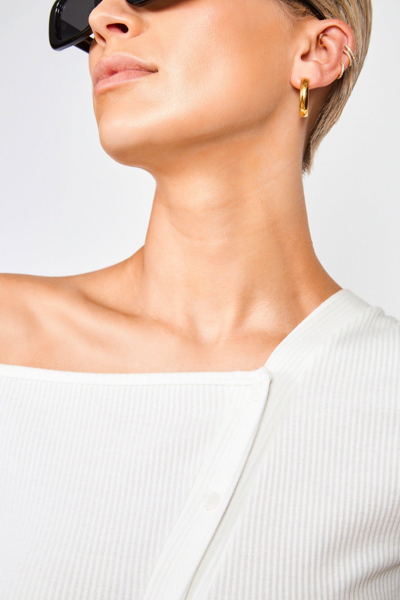 White diagonal button tee_4