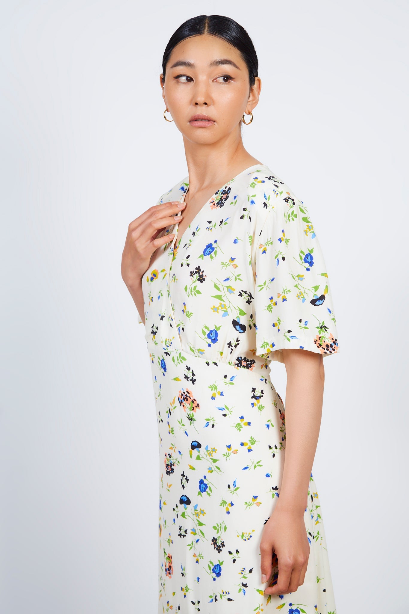 White floral print short sleeved midi dress_3