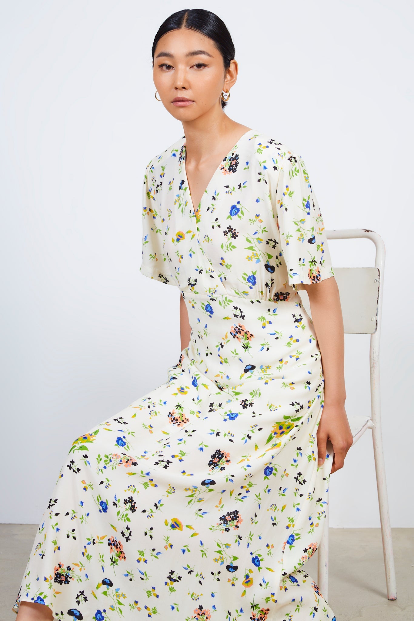 White floral print short sleeved midi dress_5