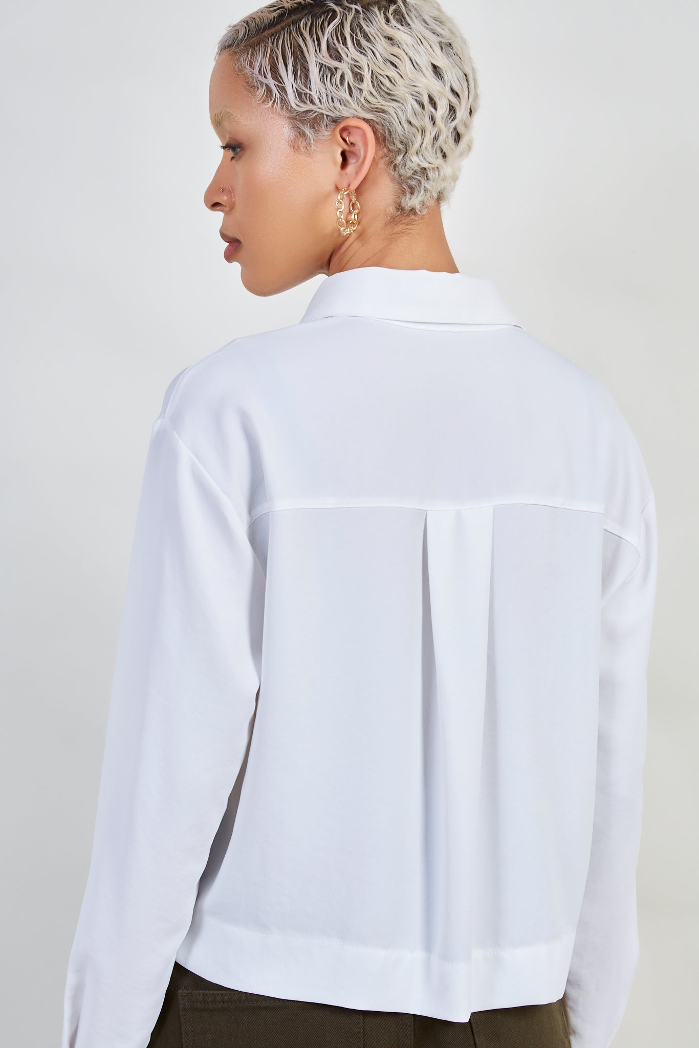 White long sleeved shirt_2
