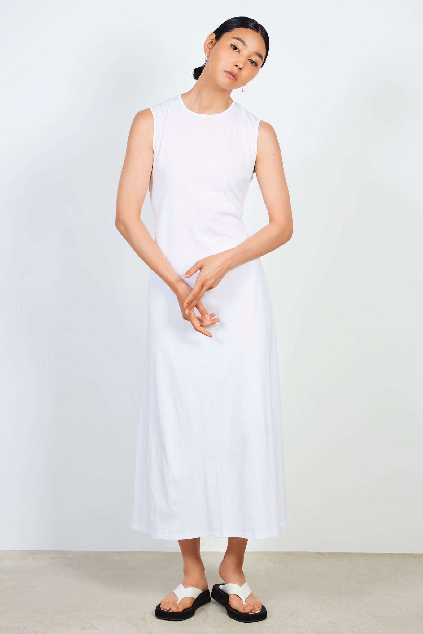 White peek back jersey dress_2