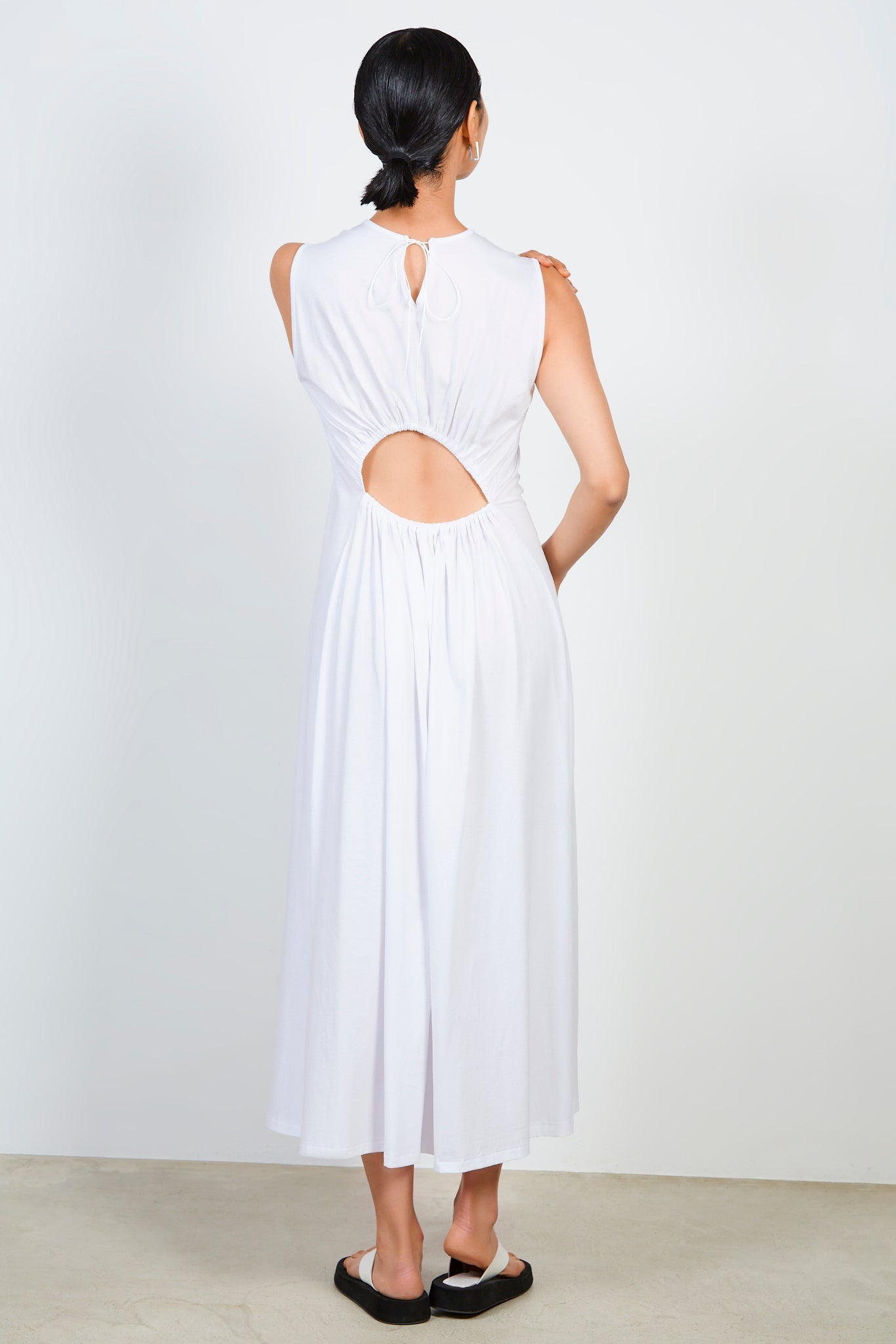 White peek back jersey dress_1