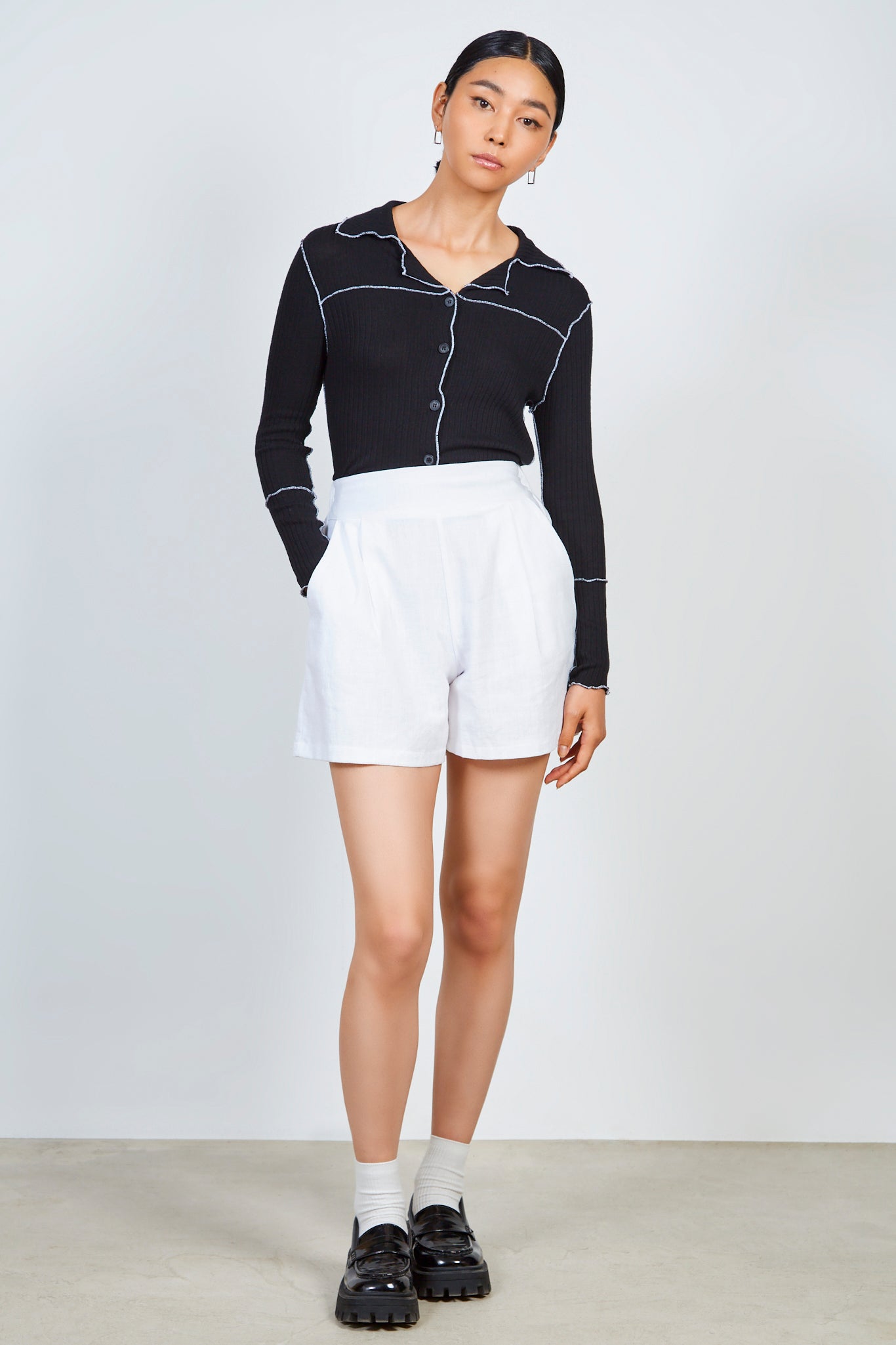 White pleated shorts_3