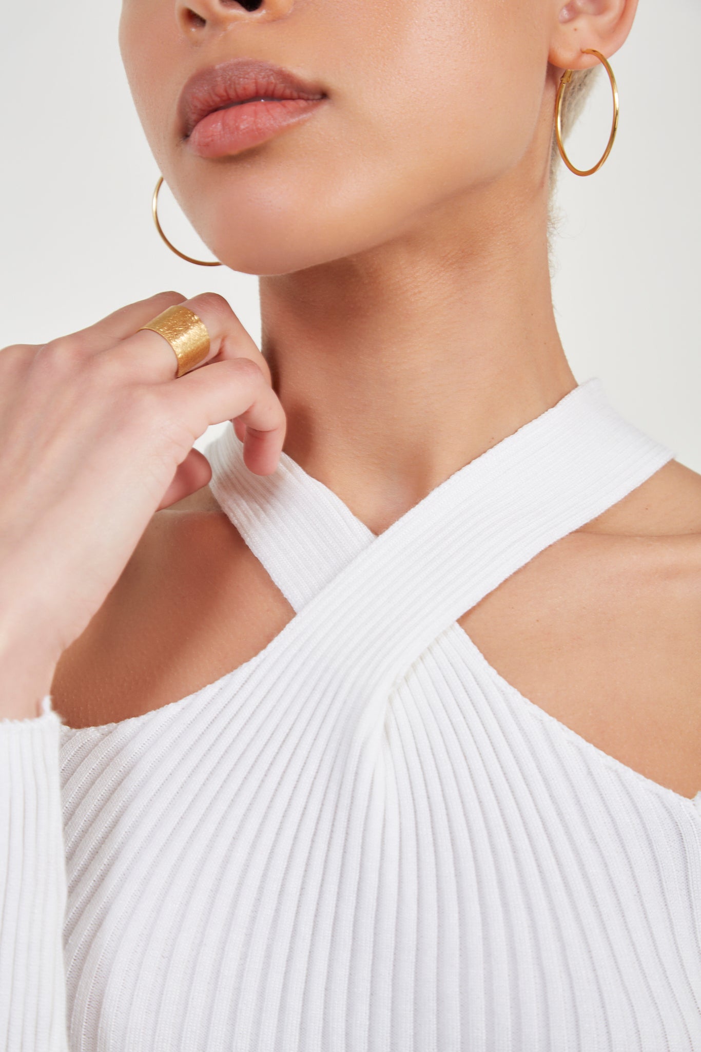 White ribbed halter neck knit top_4