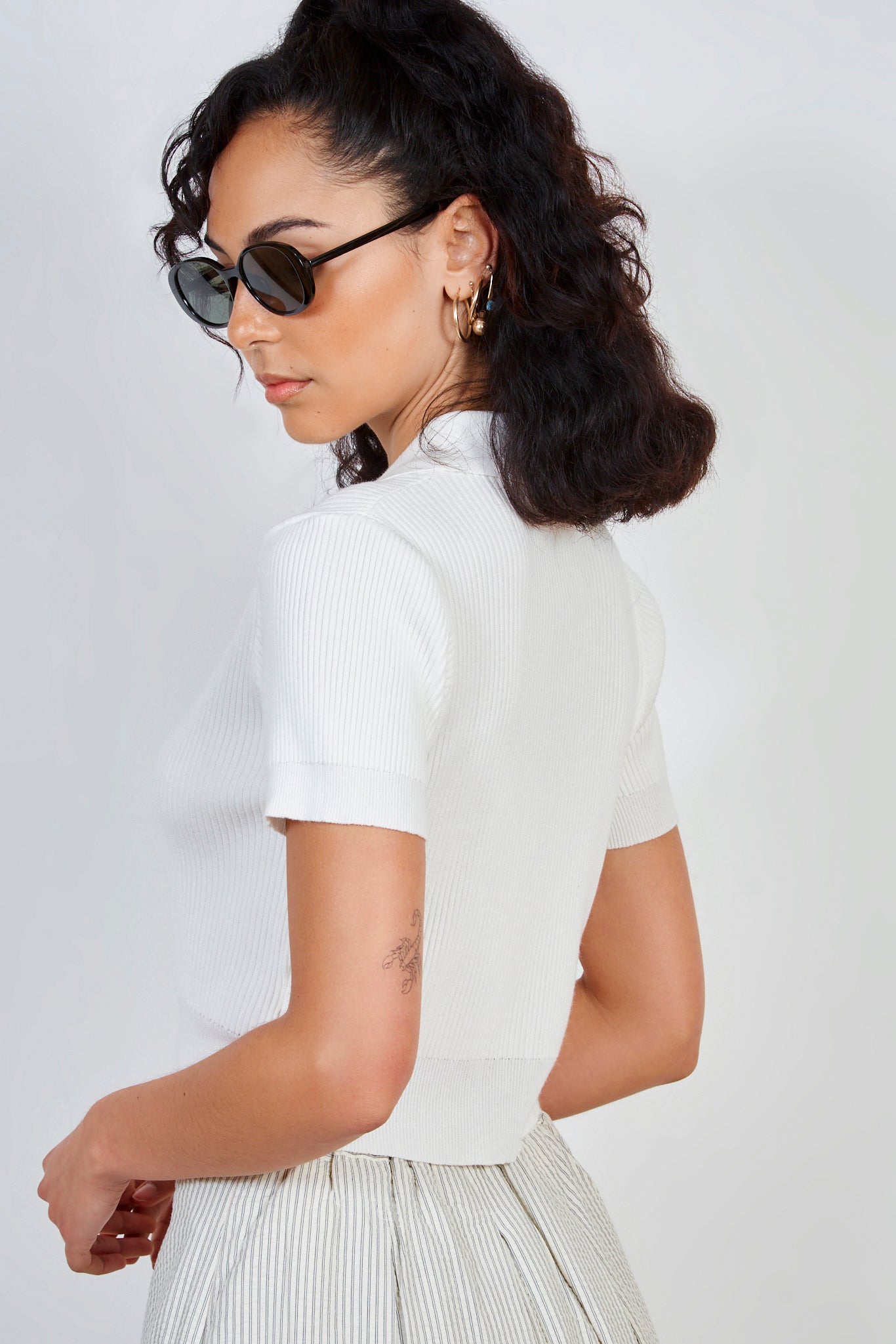 White ribbed zip up knit tee_2