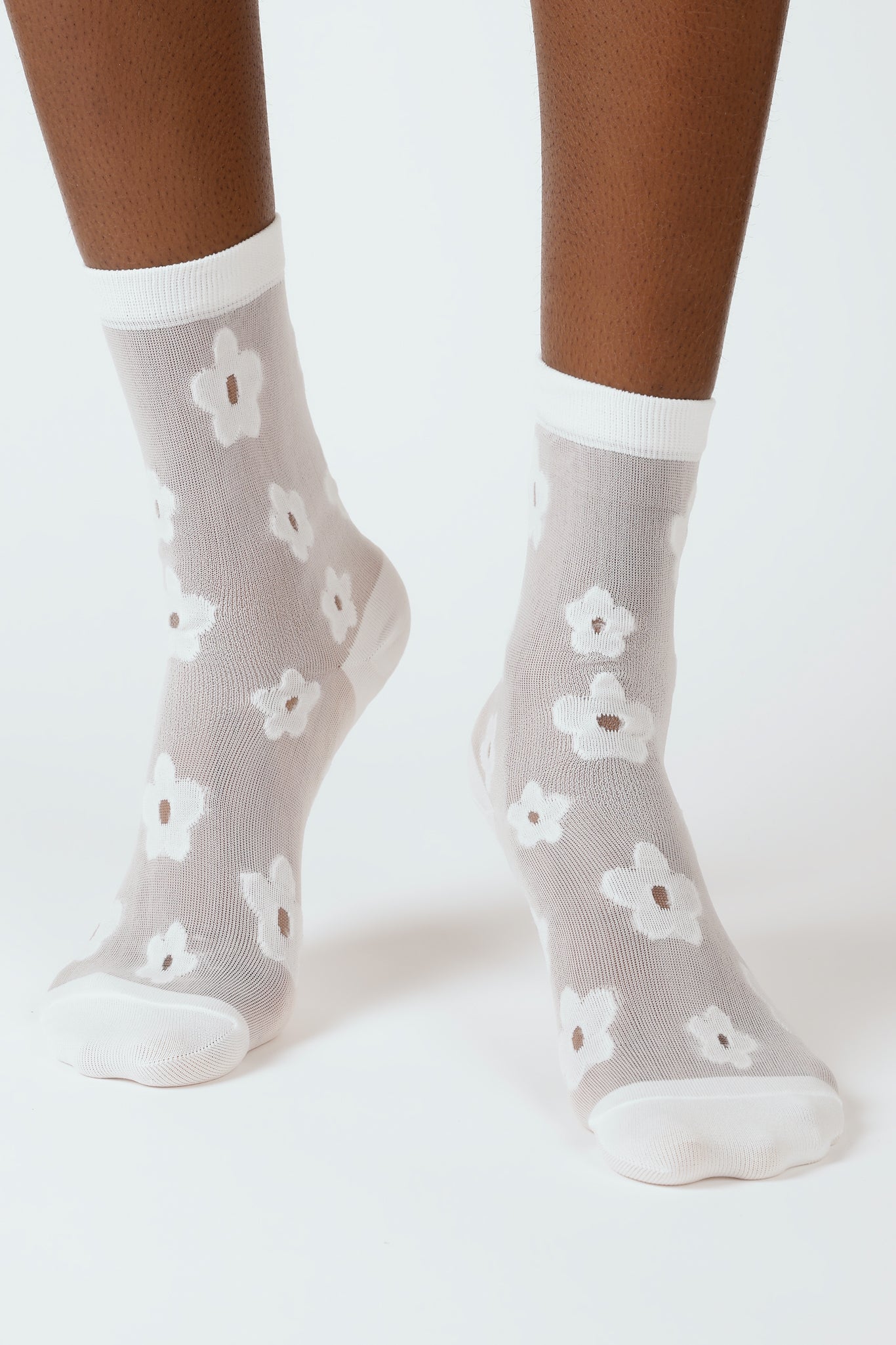 White sheer giant daisy socks_2