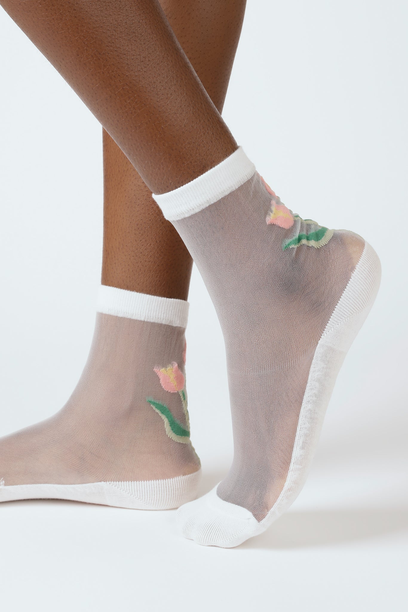 White sheer tulip socks_2