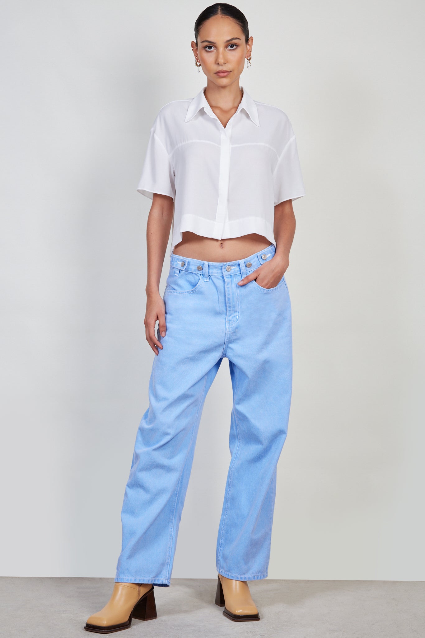 White short sleeved shirt_4