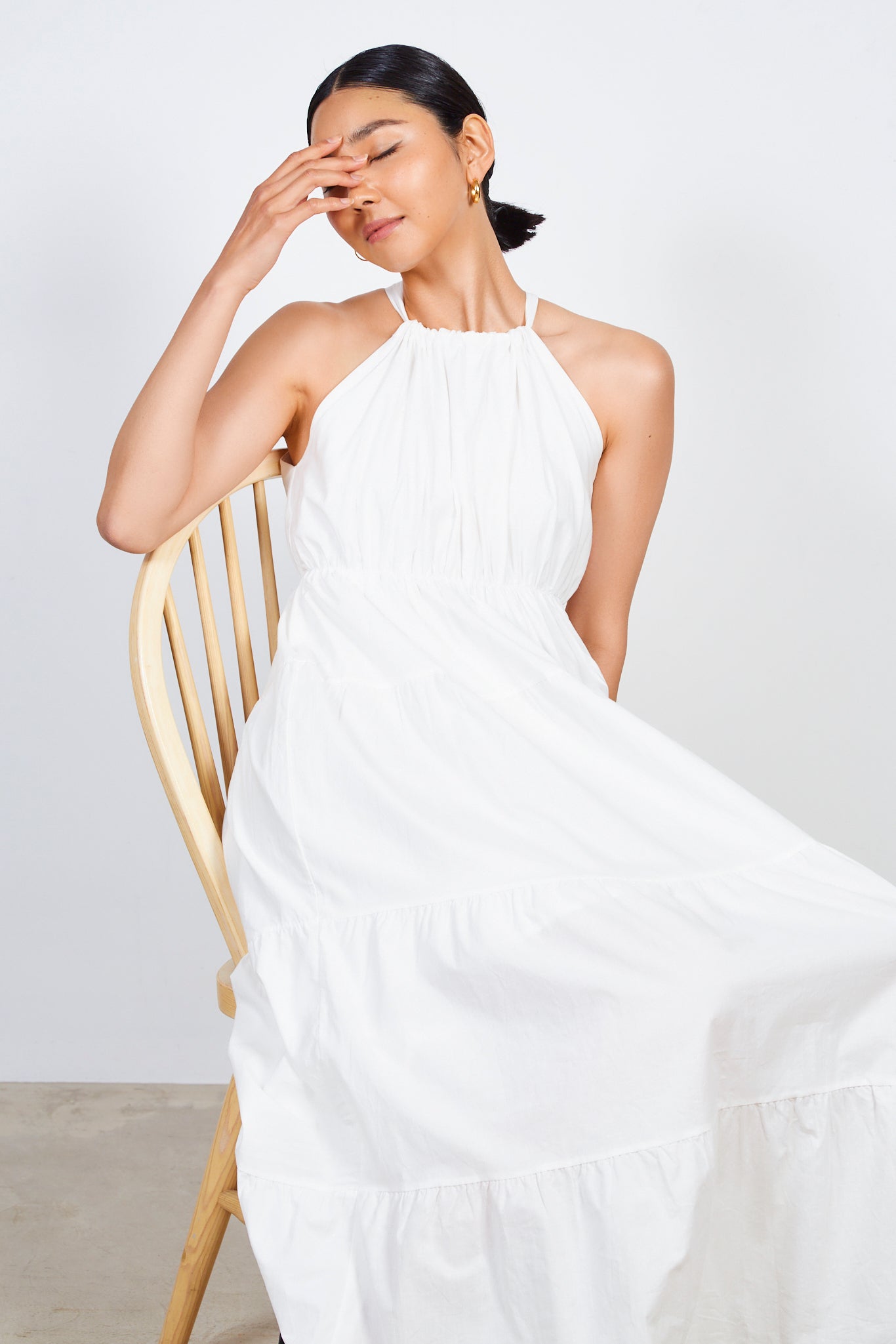 White tiered halter neck maxi dress_5